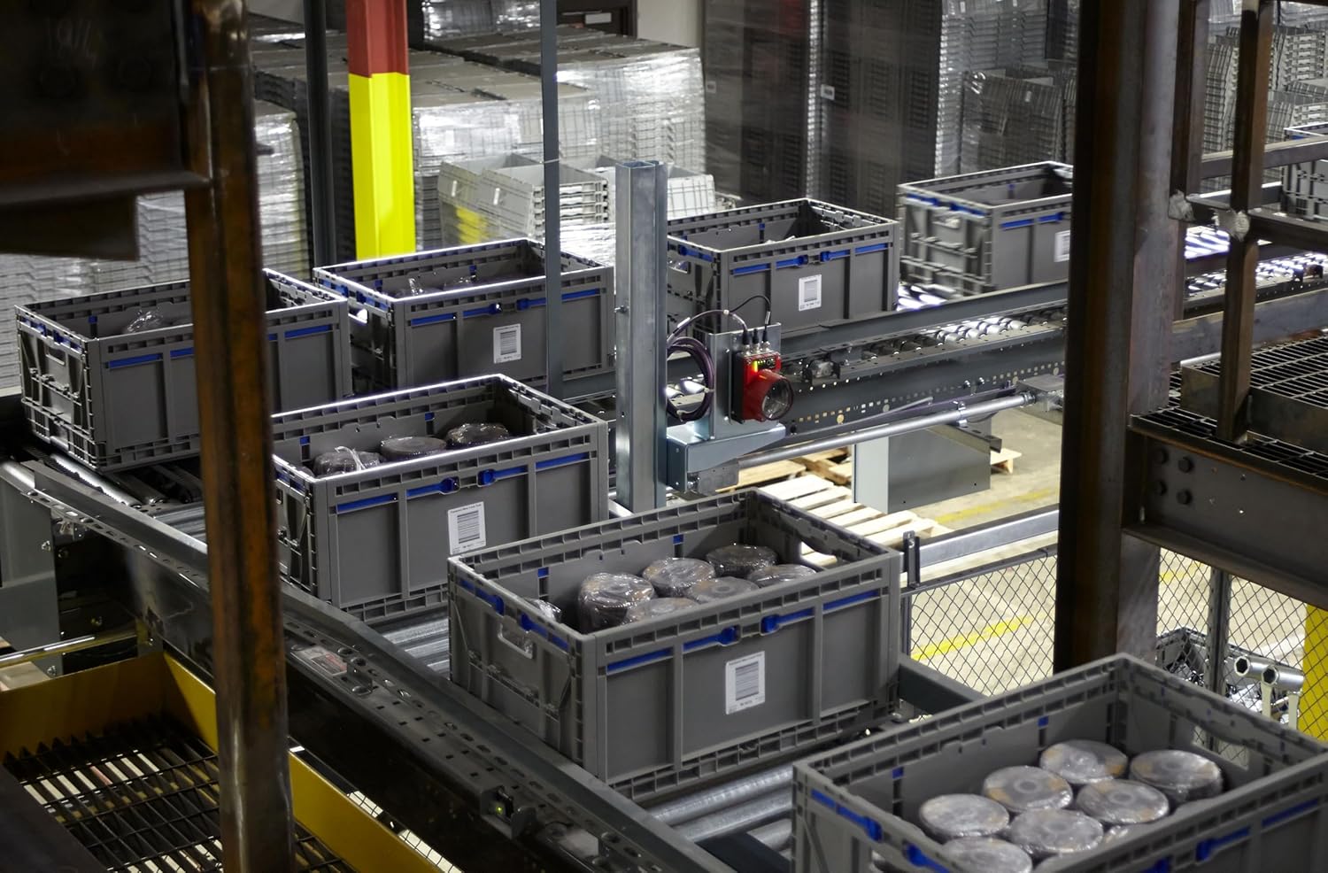 Hudson Exchange 23.62 x 15.75 x 11.81" (15.2 Gallon) Collapsible Straight Wall Handled Storage Container Tote, Gray - Image 7