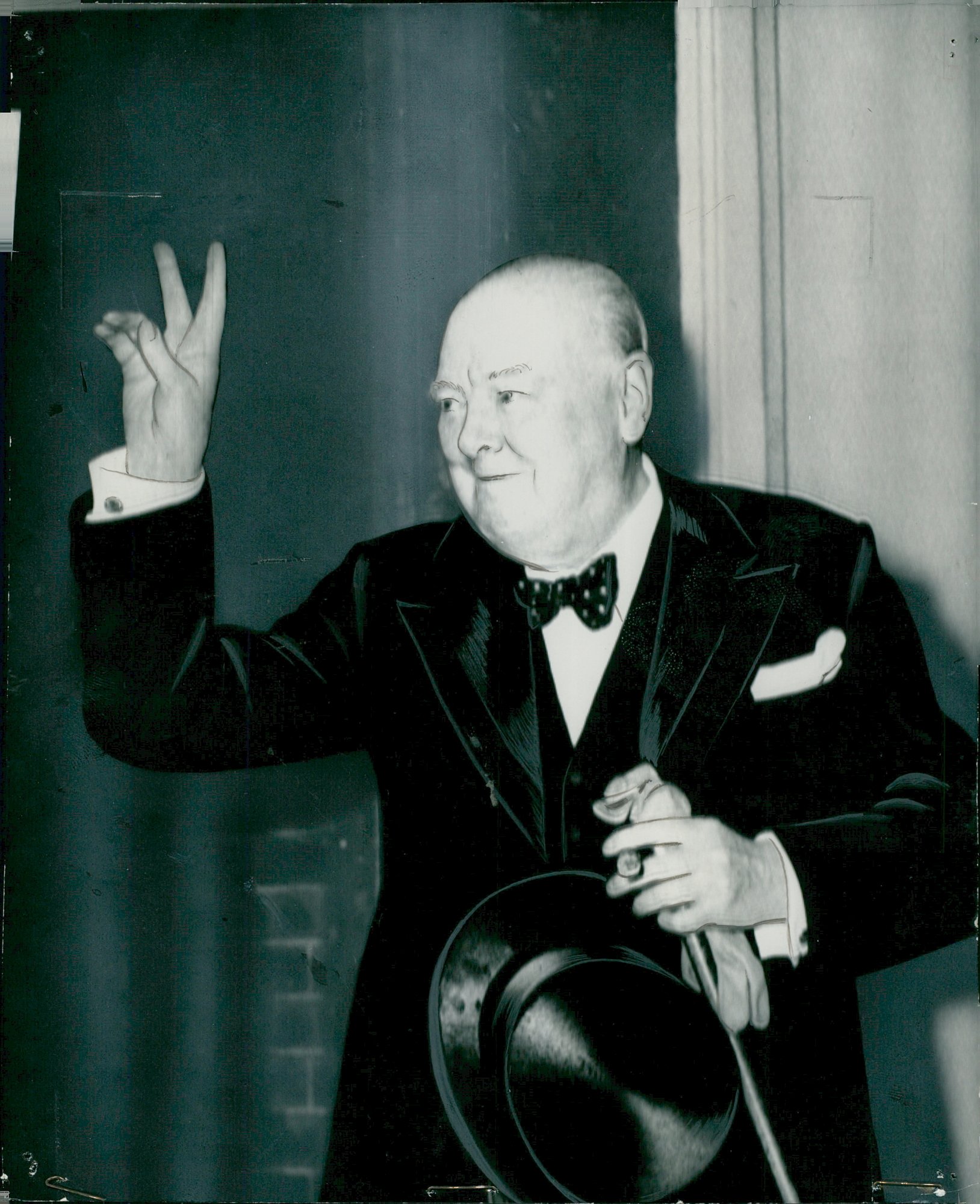 Amazon Com Vintage Photo Of Winston Churchill Makes The V Sign Home Kitchen Amazon Com Vintage Photo Of Winston Churchill Makes The V Sign Home Kitchen