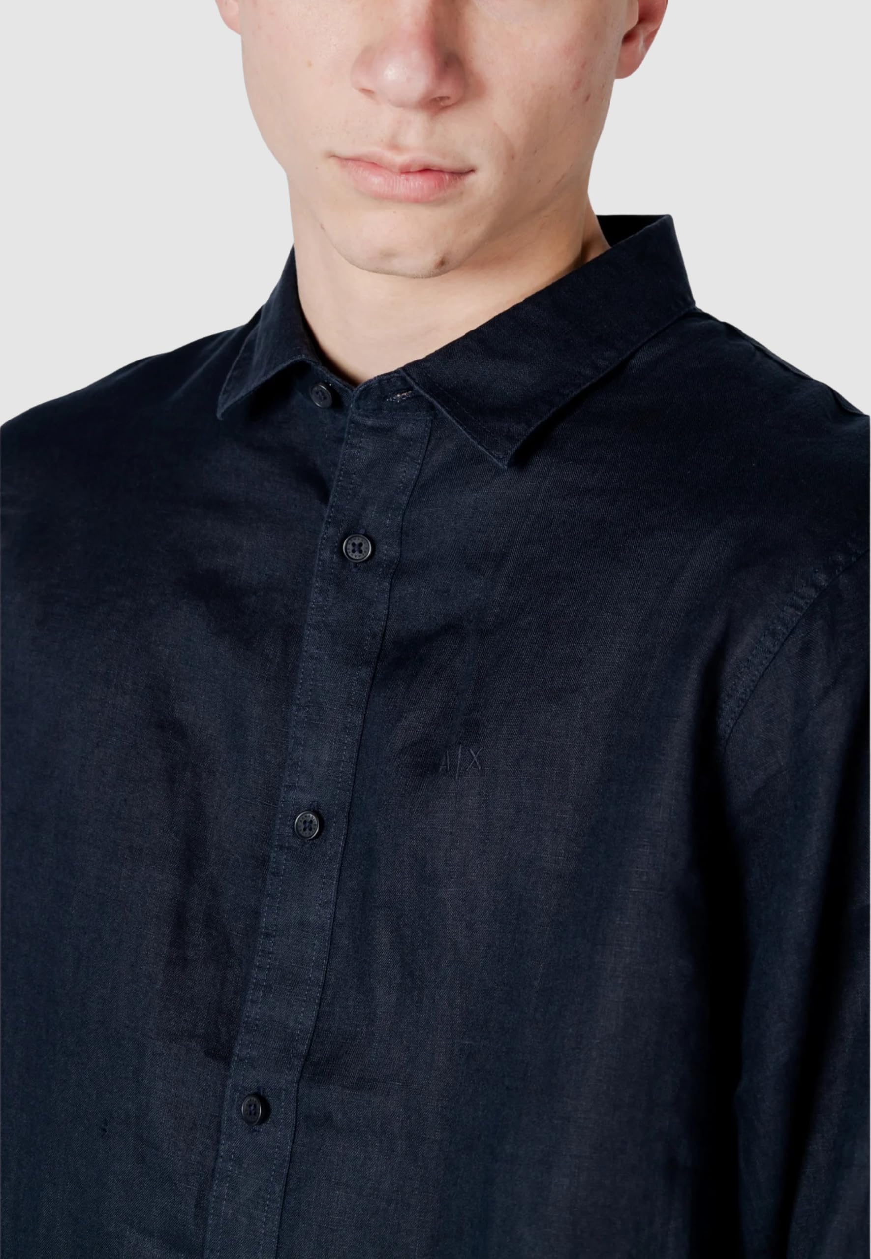 Armani Exchange Essential, Emboridered Tonal Logo Camisa para Hombre