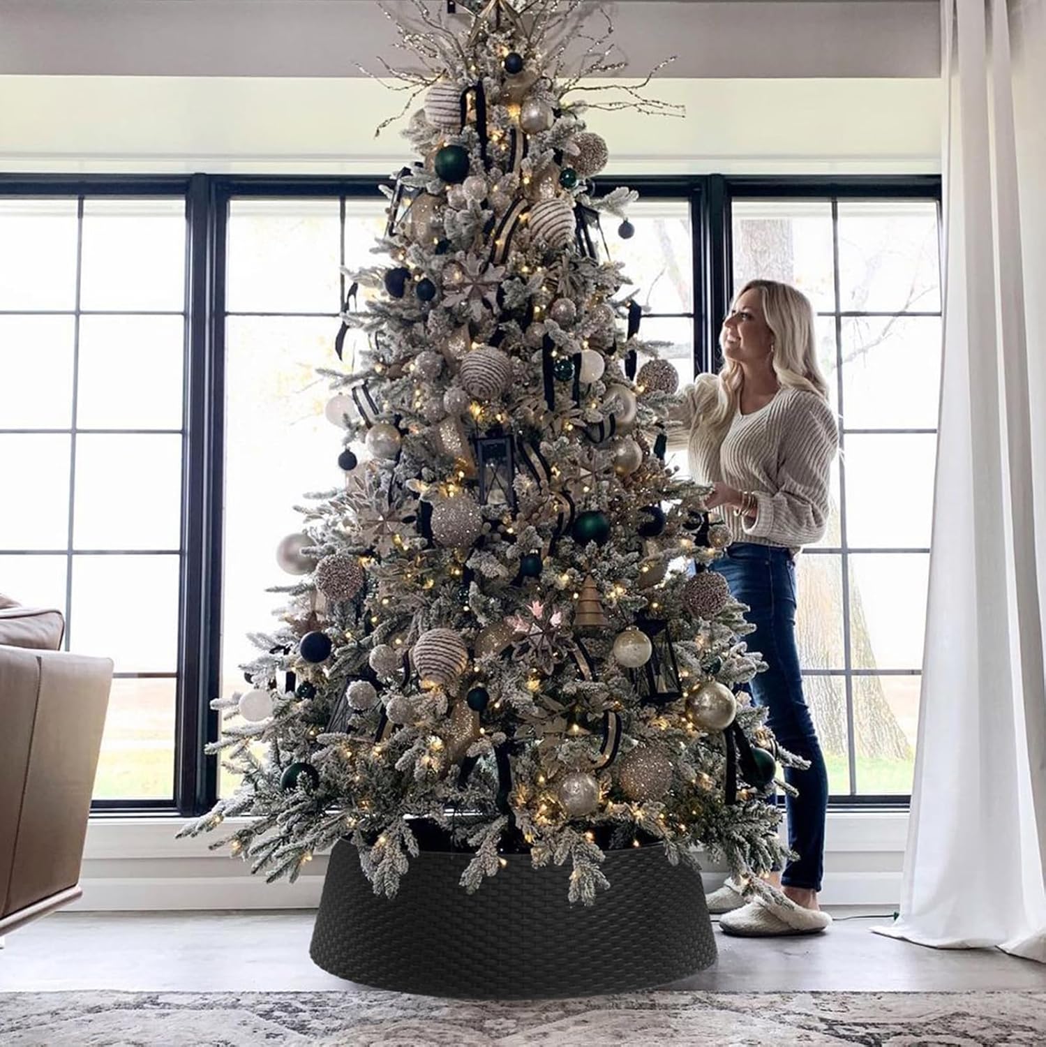Black Christmas Tree Collar Christmas Tree Ring 28 inch Round Tree Skirt for Holiday Tree Ornaments Christmas Party Home Decorations (Simple,Large)