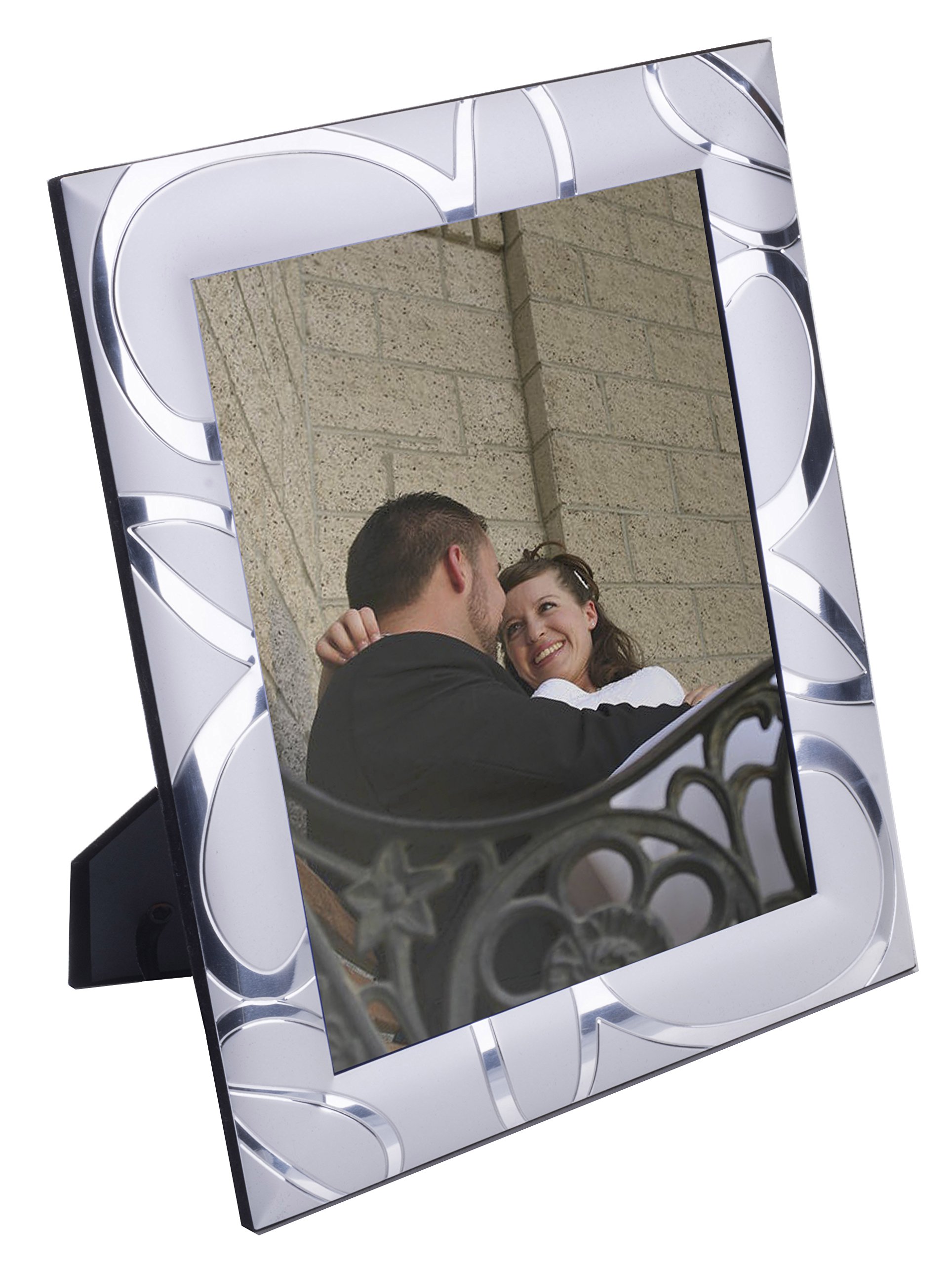 Amazon.com - Displays2go Reflective Pattern on Border Glass Lens Silver  Photo Frames, 5 x 7-Inch, Pack of 6 or 9 -