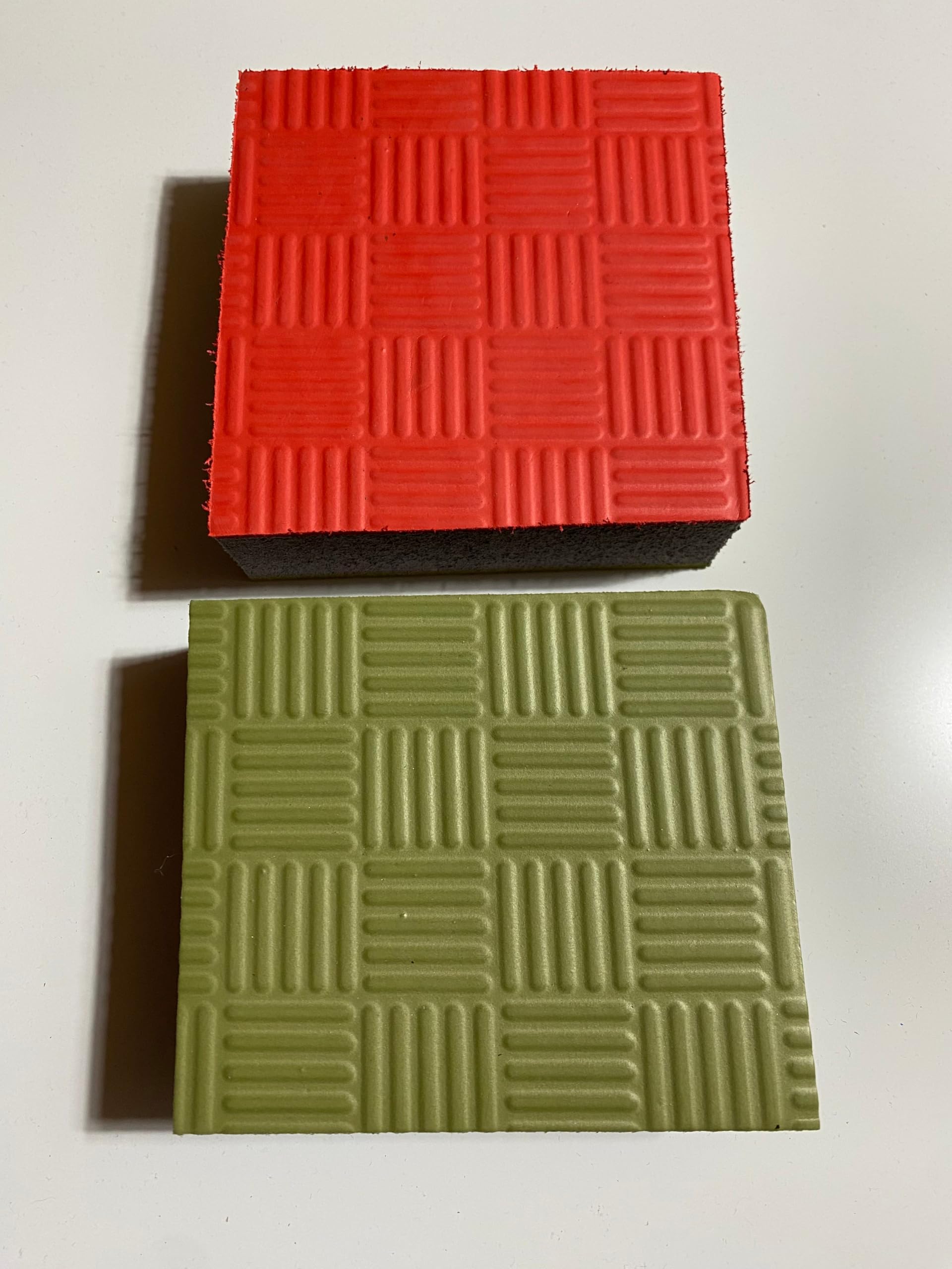 Kampfsportmatte rot-grün - 100 x 100 x 4 cm - Verzahnte Ränder - Wendematte, Trainingsmatte - Judo, Karate, Ju-Jutsu, Taekwondo