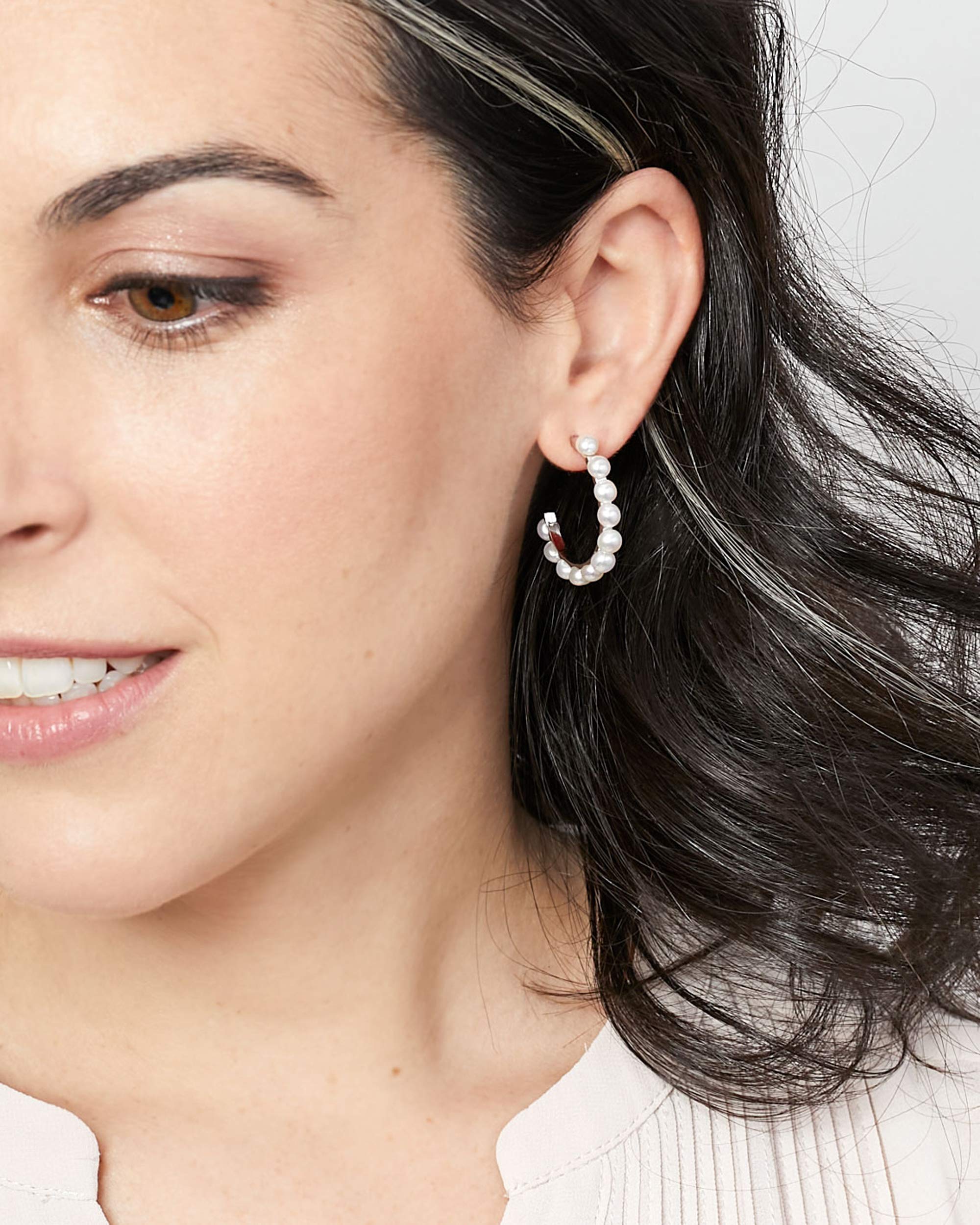 Orecchini a Cerchio di Perle Coltivate d'acqua dolce bianche da Donna di SECRET & YOU - Argento 925 con 13 perle Button di 4-5mm.