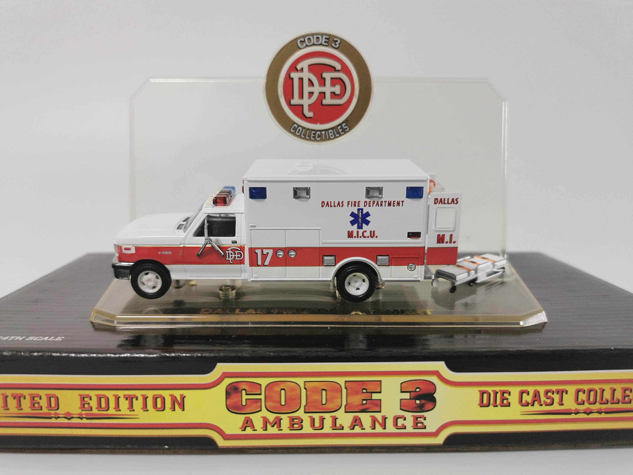 ACE HOBBY CODE 3 USA DALLAS FIRE DEPARTMENT M.I.C.U. AMBULANCE 1