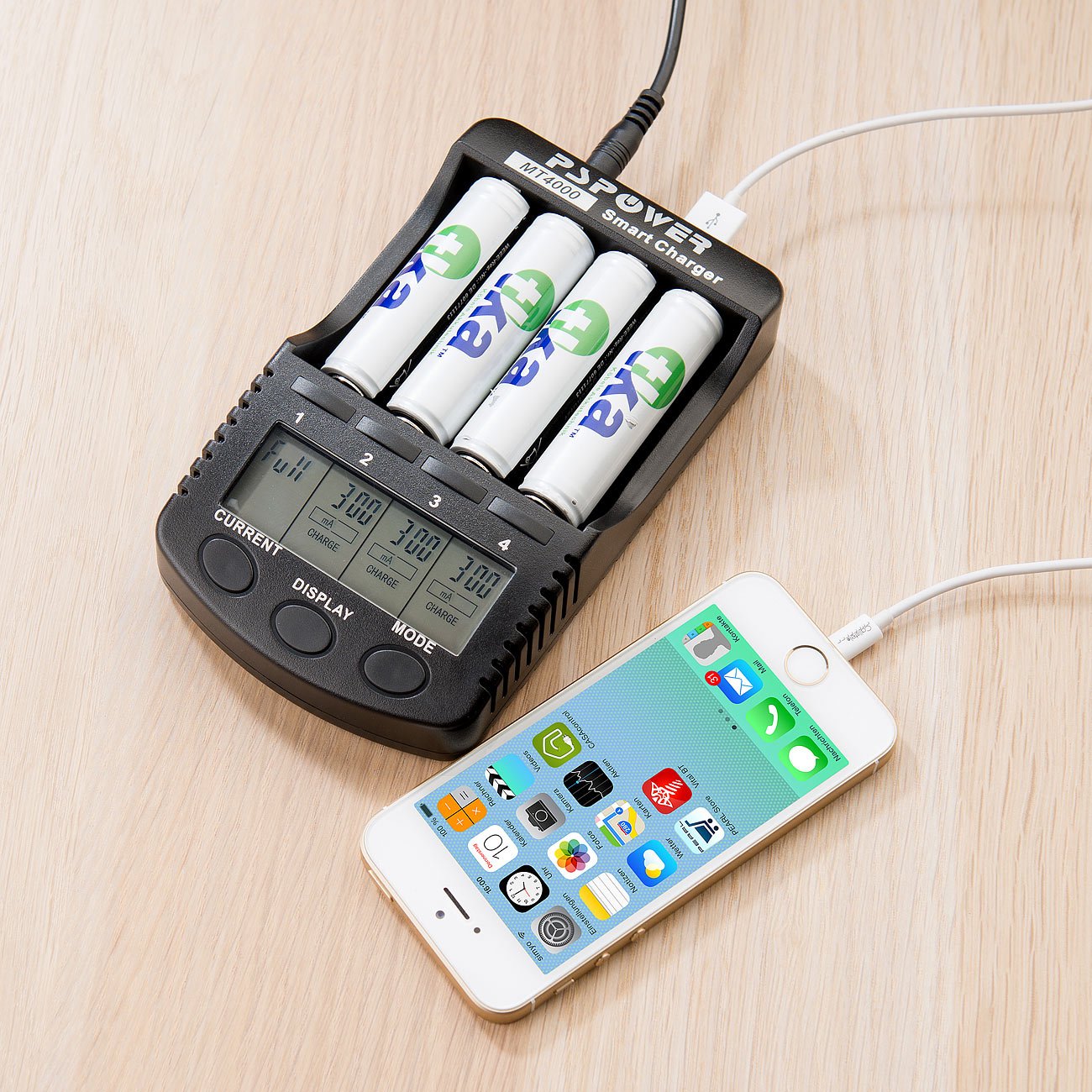 tka Caricabatterie rapido ad alte prestazioni per 4 batterie con display LCD e porta USB PX8933