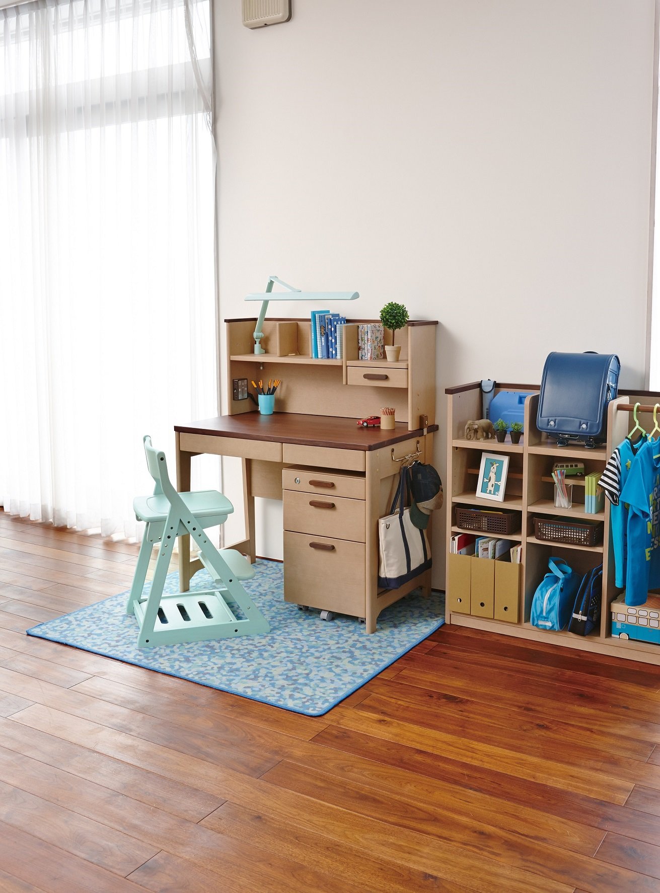 Amazon.co.jp: イトーキ 学習机 チェア 板座 木製 アイスブルー KM67