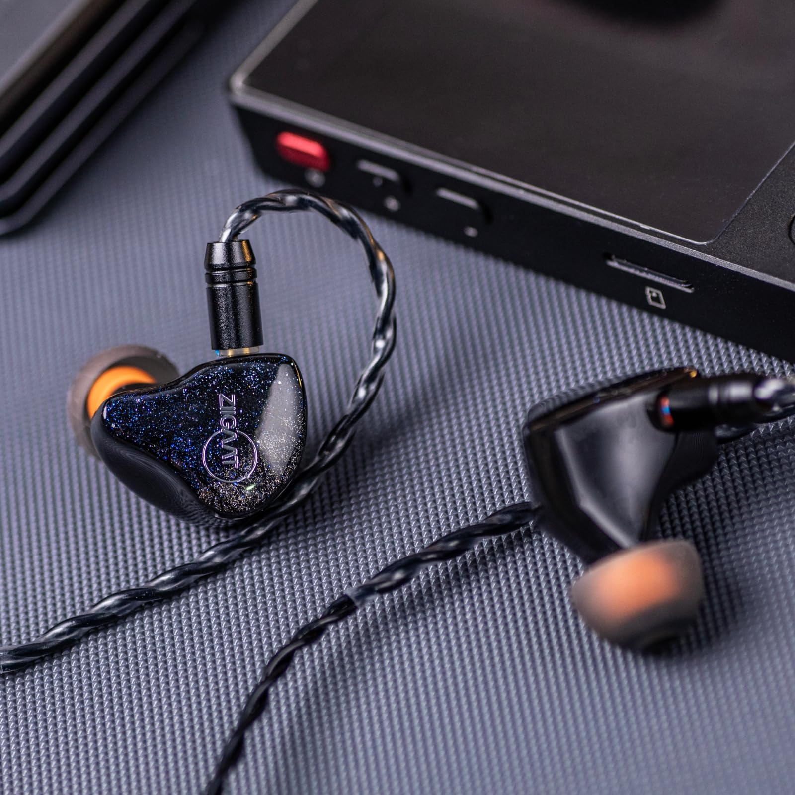 Linsoul ZiiGaat Lush in Ear Monitor, IEM Auriculares Híbridos 1DD+4BA, Audífonos de Estudio con Cable Desmontable para Profesionales de la Música Audiofilos(Azul)