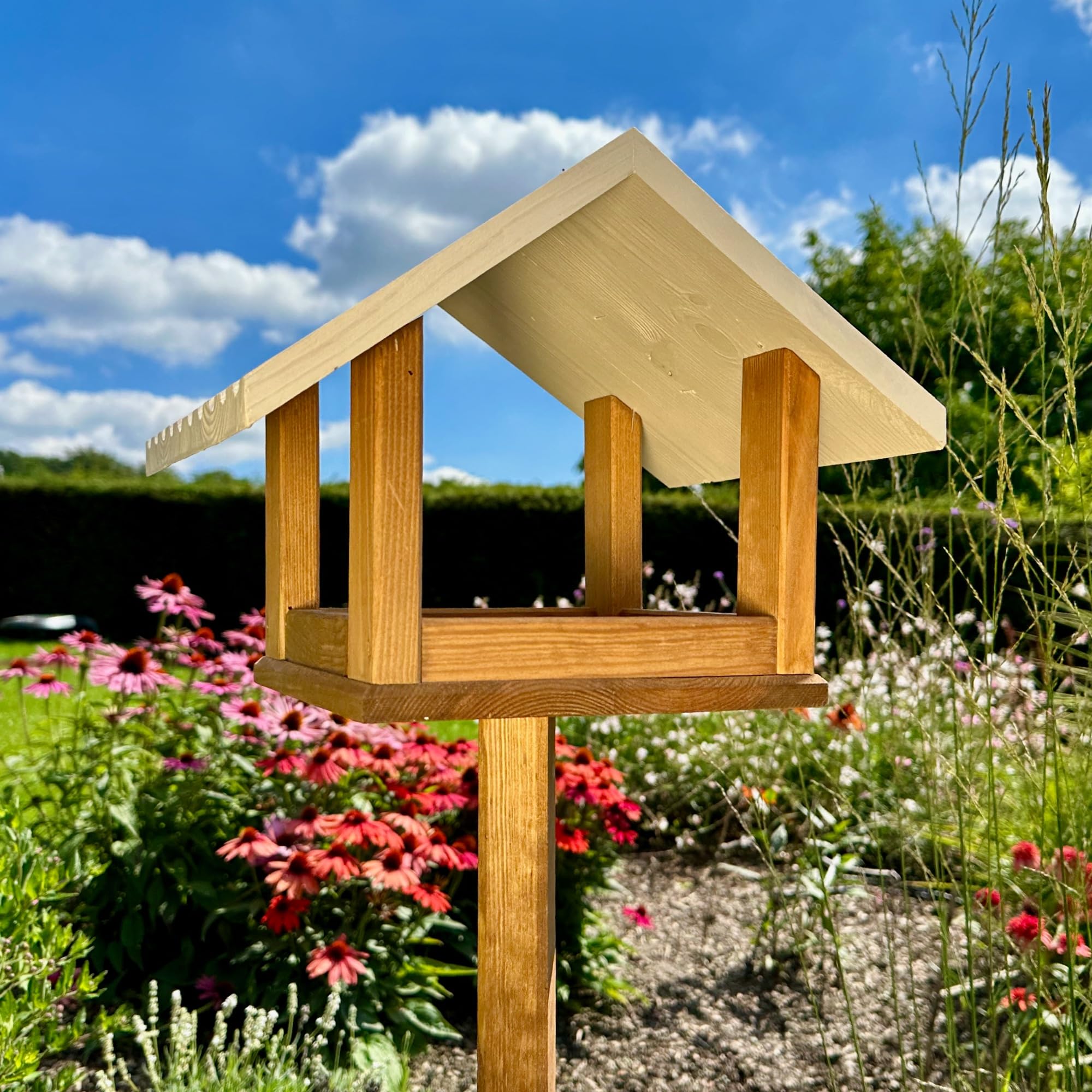 GARTENETAGE Vogelhaus mit Ständer wetterfest/massives Vogelhaus Holz mit Erdspieß/Vogelfutterhaus mit Ständer/Robustes Vogelhäuschen für Ihren Garten