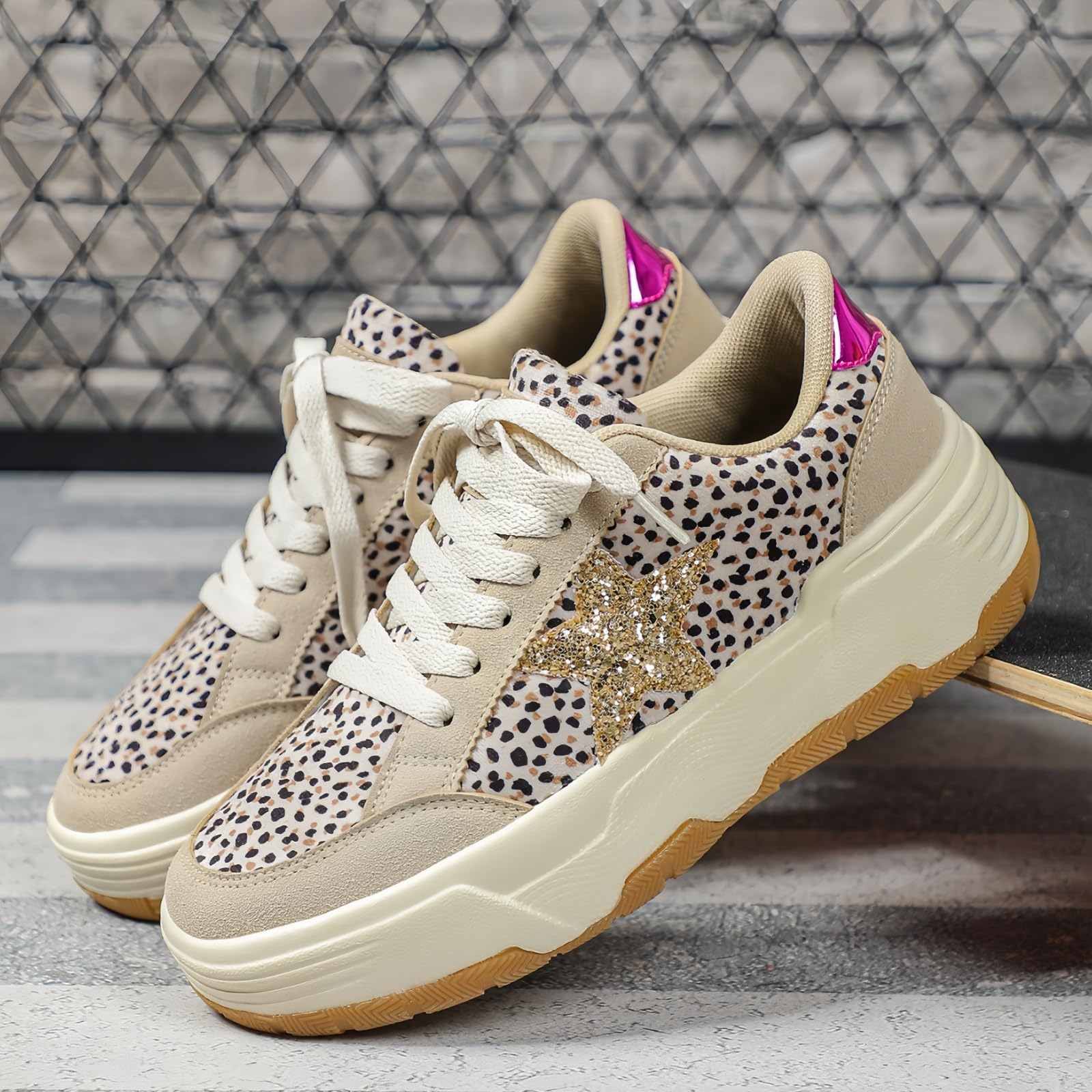Modne damskie trampki z gwiazdami brokatowe cekiny sznurowane niskie buty tenisowe do biegania buty do chodzenia lekkie antypoślizgowe skórzane buty retro, Leopard Print Beżowy, 36 EU