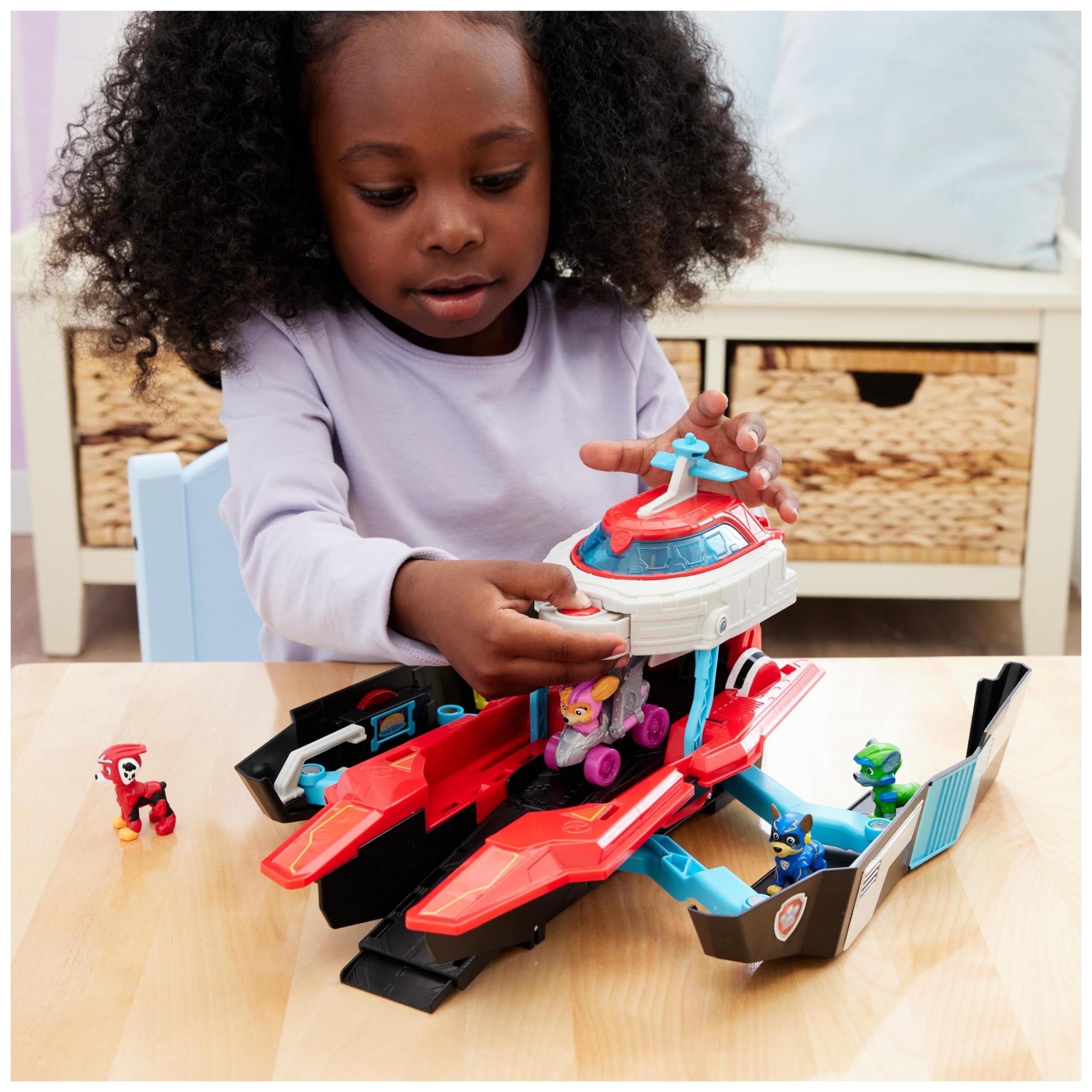 Paw Patrol: Il Super Film, Giocattolo Pup Squad Aircraft Carrier HQ Trasformabile con Personaggio Chase e Pup Squad Racer di Skye, Giocattoli per Bambini e Bambine, 3+ Anni