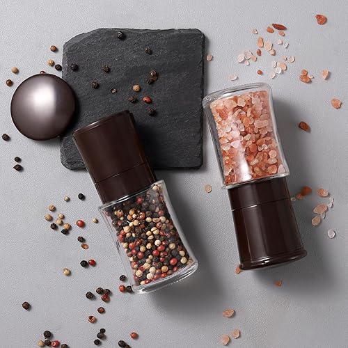 Vista 7 de Vzaahu Juego de molinillo de sal y pimienta marrón, pequeños agitadores recargables, grosor ajustable, rebabas de cerámica, molino de pimienta