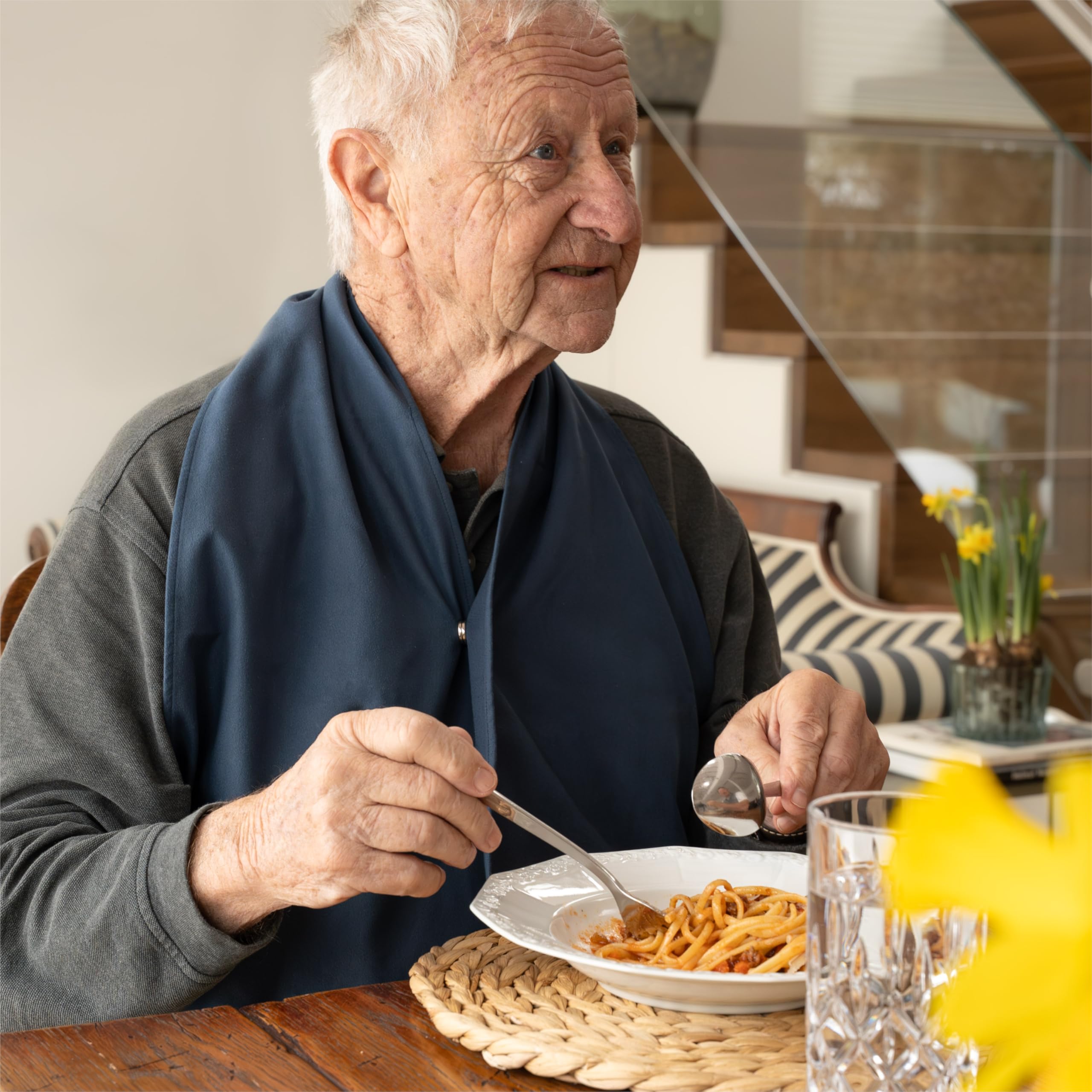 Smilo Lifelong Écharpe de dîner – Bavoir élégant pour adultes avec fermeture magnétique – Bavoir lavable – Protection discrète contre les taches pour un usage quotidien - 2