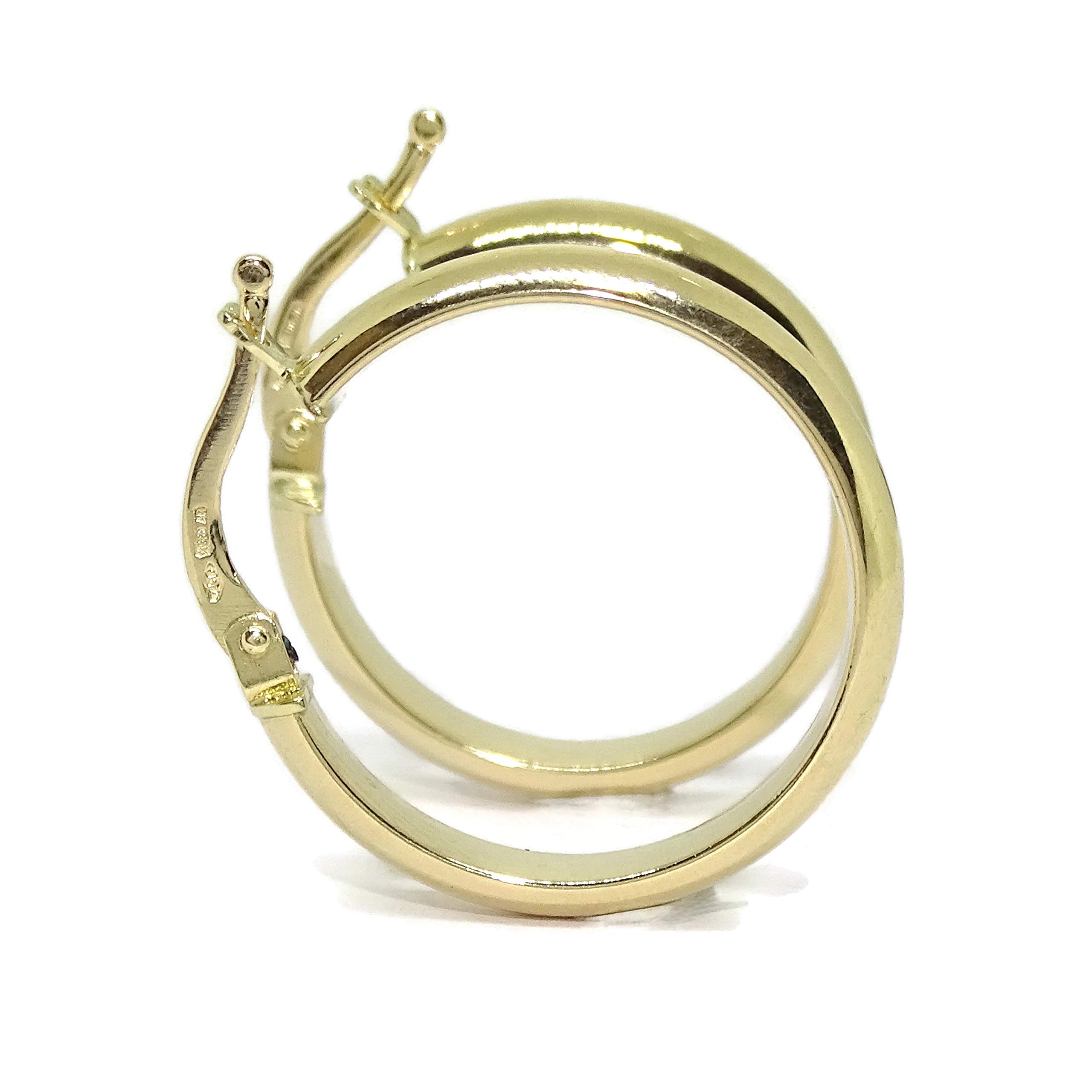 Orecchini a cerchio in oro giallo 18 K con tubo mezza canna da 4 mm di larghezza per 2,3 cm di diametro esterno. 2,10 gr di oro 18 k; un regalo davvero speciale per donna., Oro 18 carati