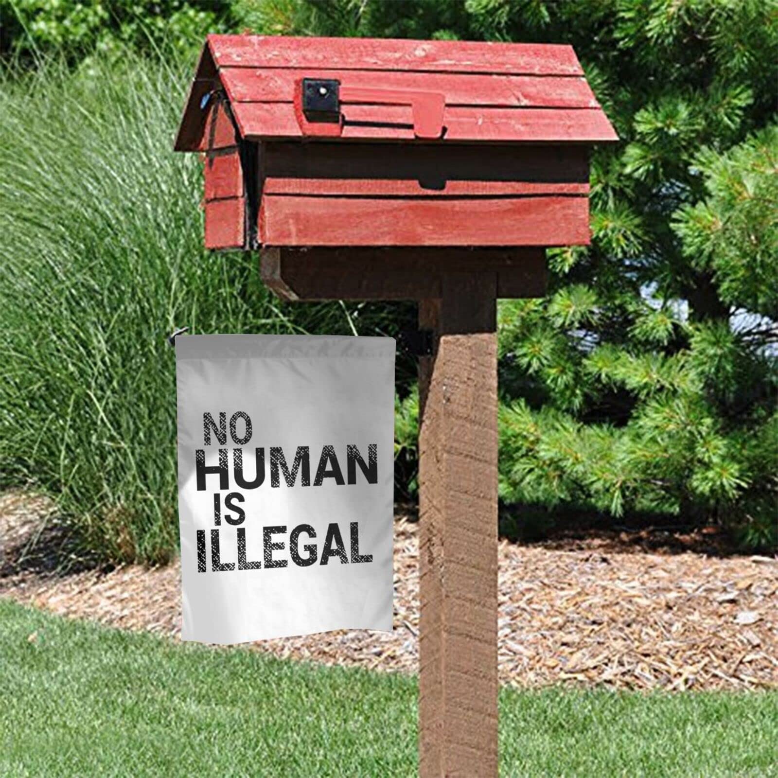 Gartenflagge „No Human Is Illegal“ – 30,5 X 45,7 Cm, Doppelseitig Bedruckt, Aus Robustem Stoff | Für Zaun Oder Balkon