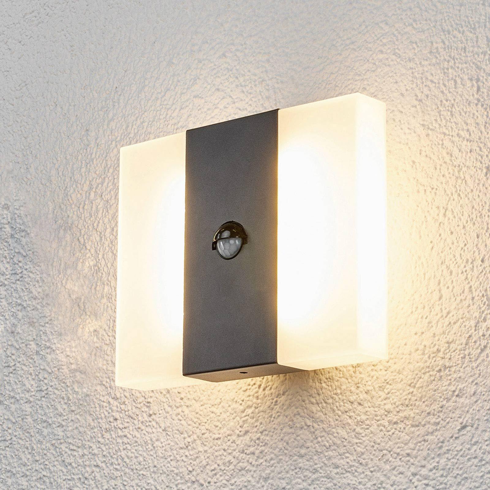 Lindby LED Wandleuchte außen mit Bewegungsmelder, Außenwandleuchte modern IP44 Außenleuchte Wand Außenbeleuchtung für Hof Garten Terrasse Balkon Haus