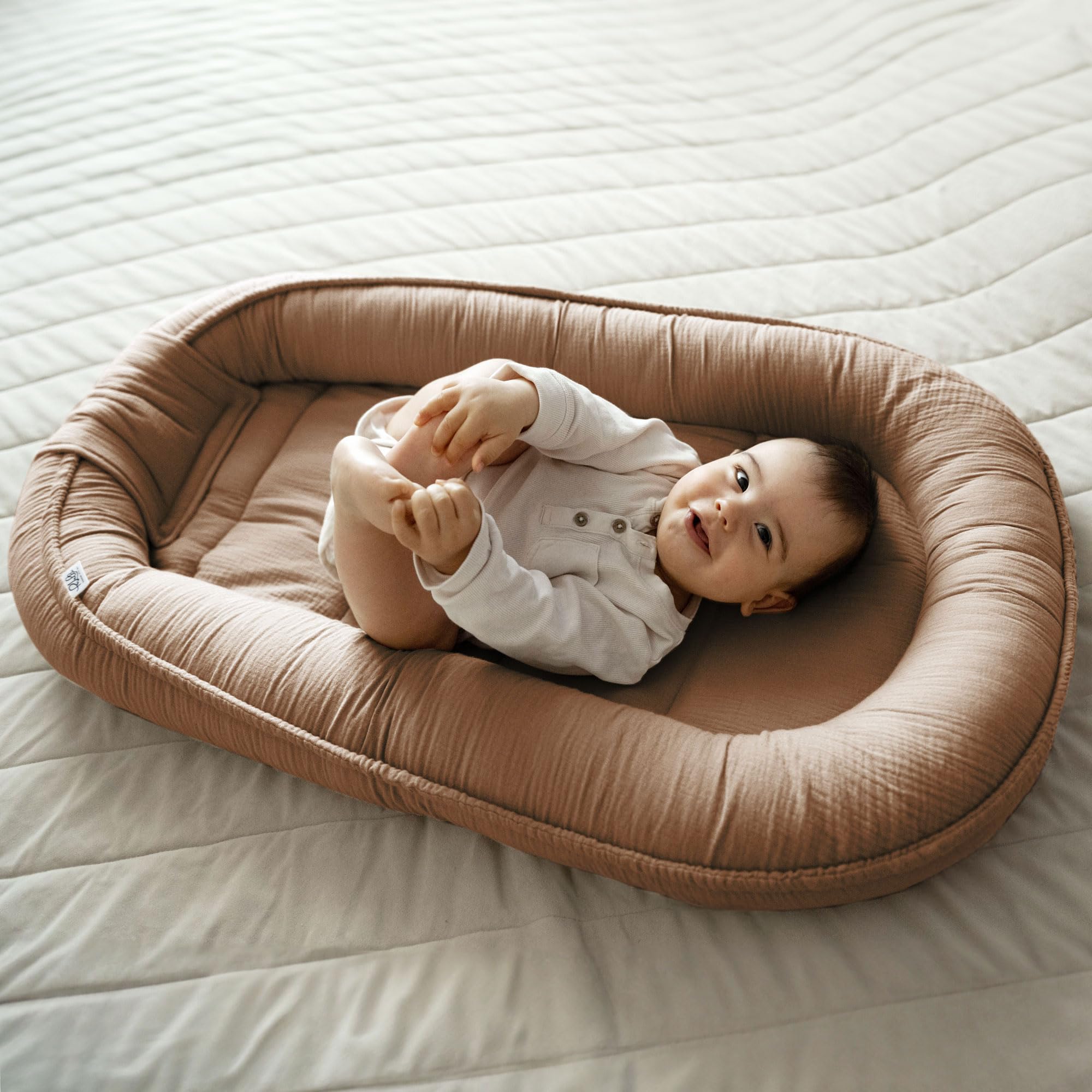 PaLulli® Set 2in1 Babynest und Einschlagdecke, 100% Musselinn, Baby Nestchen Set, Babynestchen - Baby Erstausstattung Babynestchen Neugeborene, Babynester Junge - mädchen (Braun)