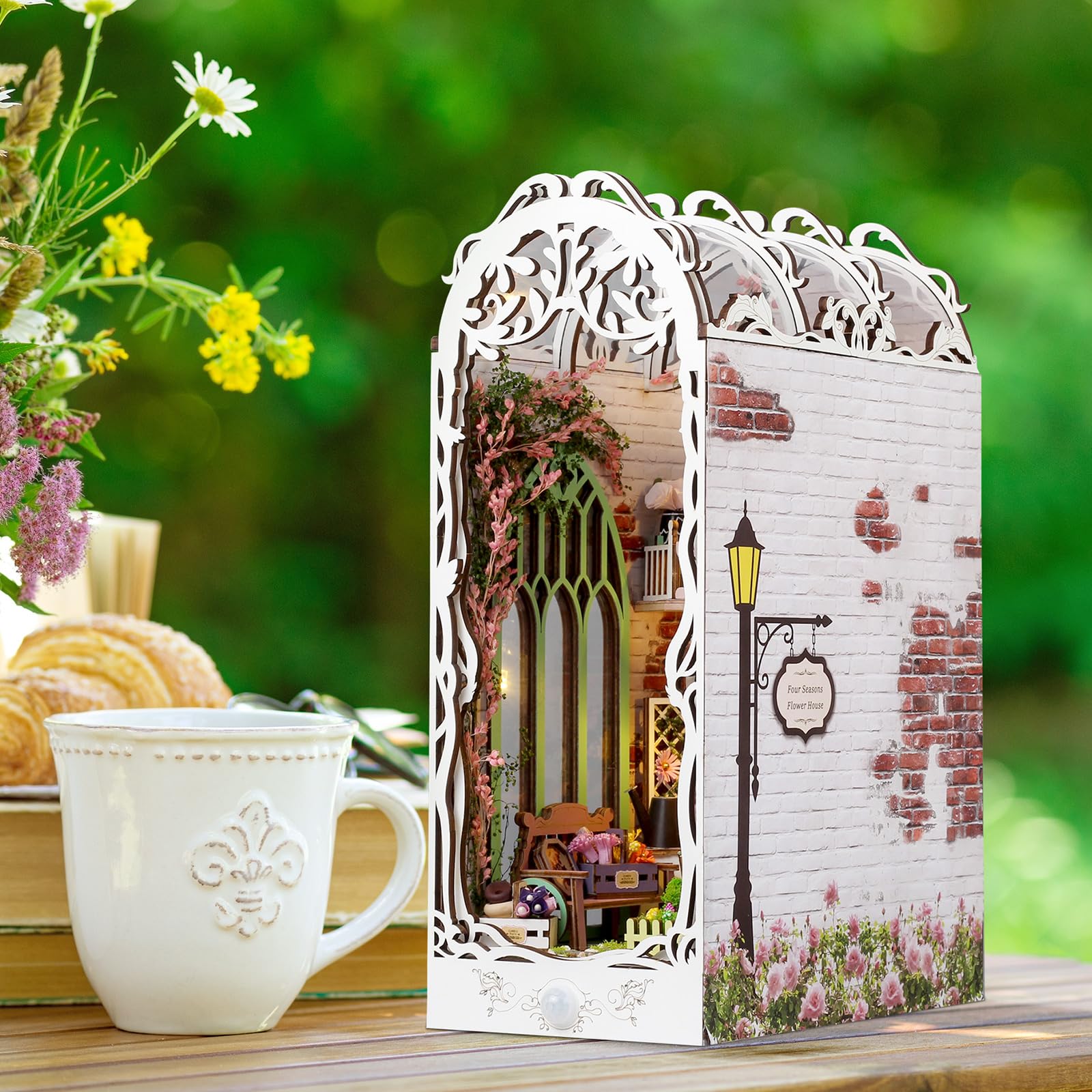 Cuteefun Book Nook zestaw drewniany do budowania miniaturowy domek dla lalek podpórki do książek