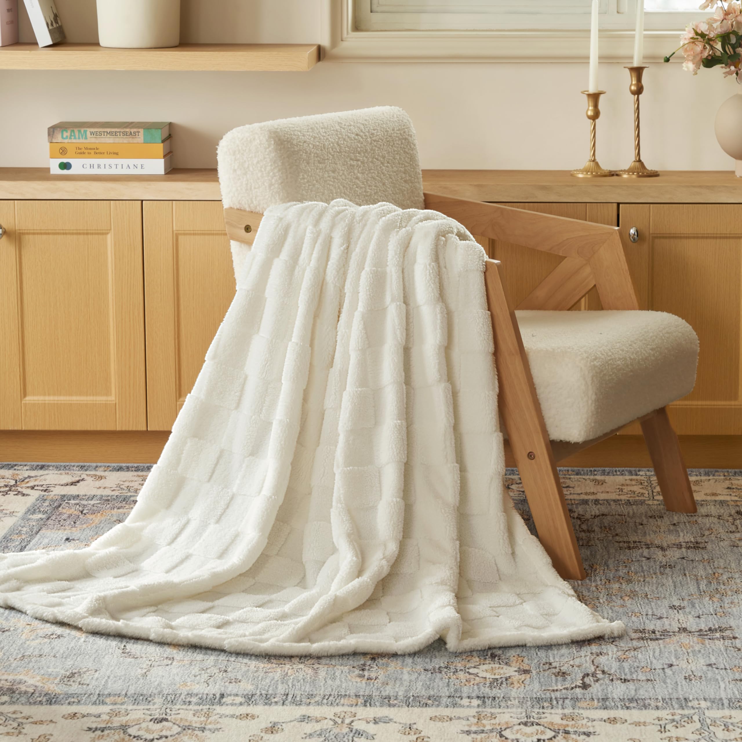 Joiedomi Couverture Polaire Blanche à Carreaux Twin 152 x 203 cm, Douce et Chaude en Flanelle, idéale pour lit, idée Cadeau pour Femmes, Mamans et Filles