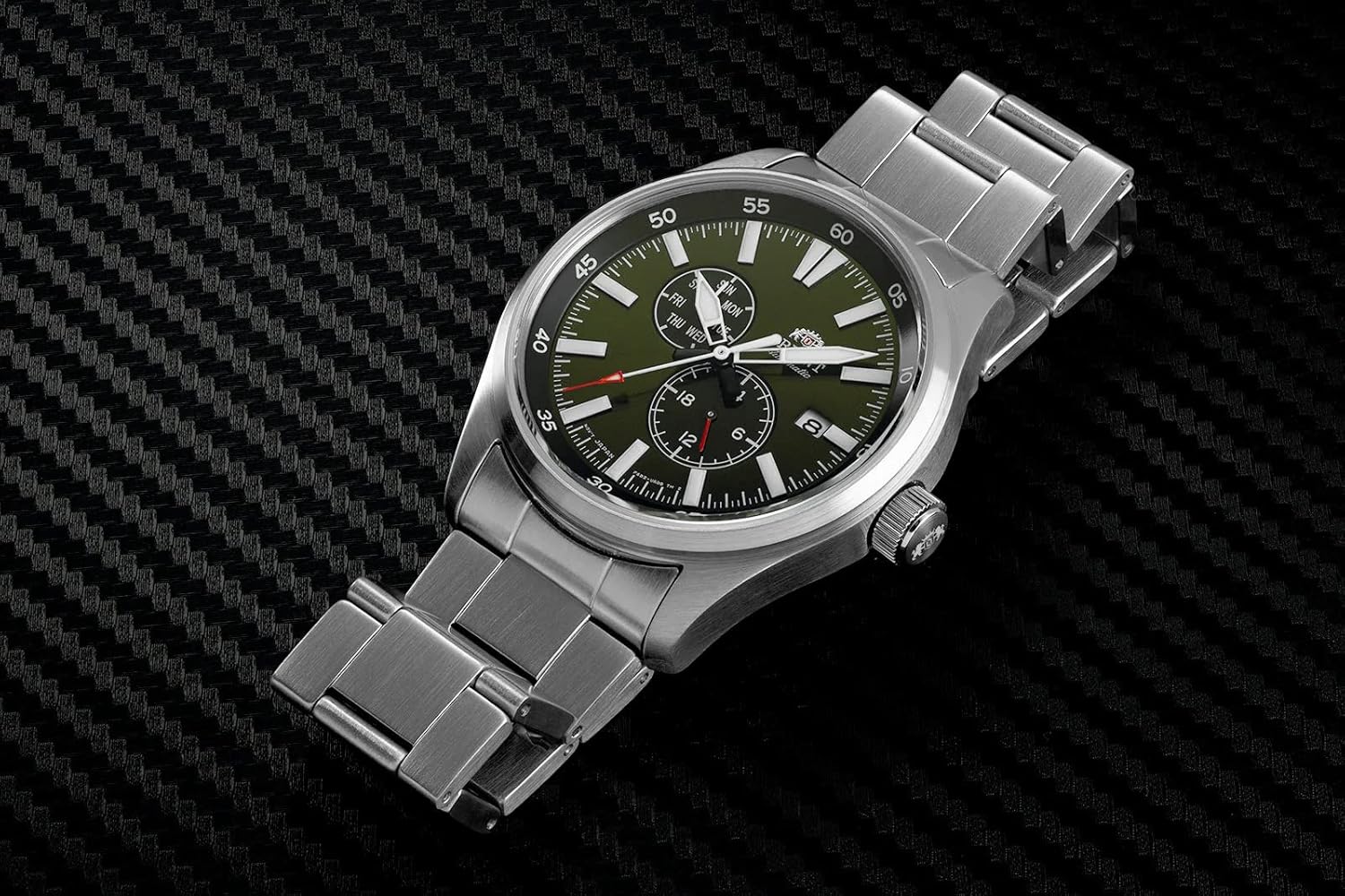 زاويه view of Orient Defender II watch on a textured surface