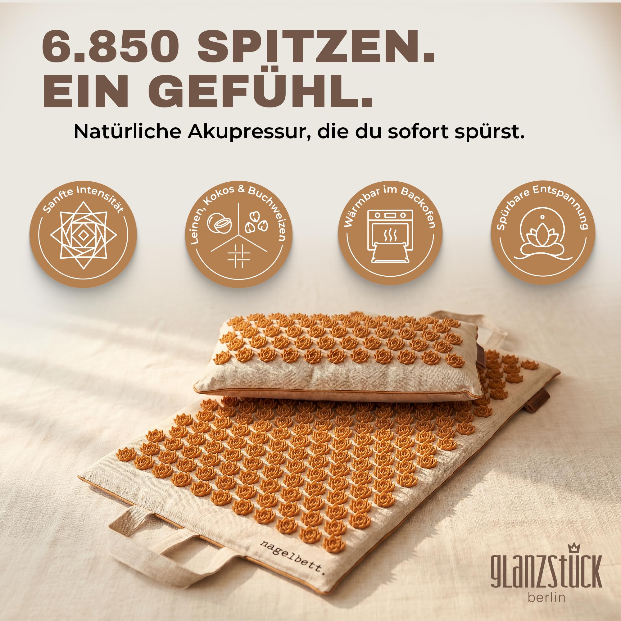 Glanzstück Berlin® Akupressurmatte XL – Set mit Kissen, Tragetasche & Reise-Rosette, 6.850 Blütenspitzen für Rücken, Nacken & Ganzkörper | 72 × 42 cm | Designed in Berlin