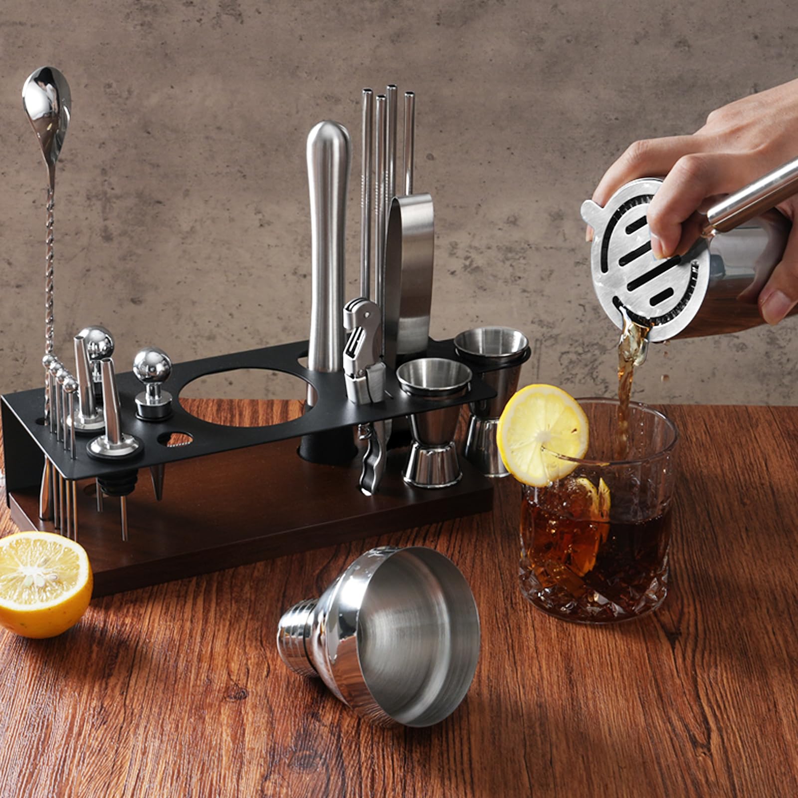 Kit shaker à cocktails avec support | Ensemble de 23 pièces pour barman avec tous les accessoires essentiels : shaker à martini, doseur, pour la maison, le bar et les fêtes (chocolate-F)