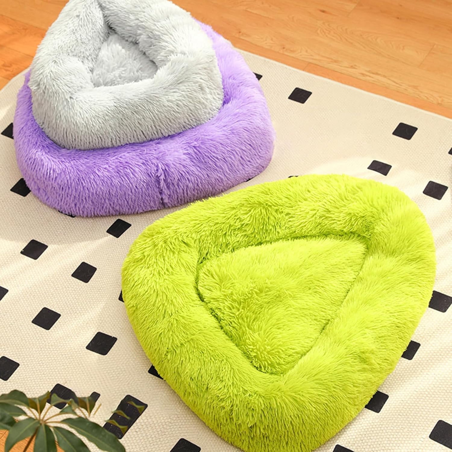 review Calming Dog Bed, Triangle- Dog Bed, Small Dog Bed Cat Bed, Fluffy Warming Cat Bed House, Anti-Anxiety Calming Pet Bed for Cats Small Dogs Puppy Grey M