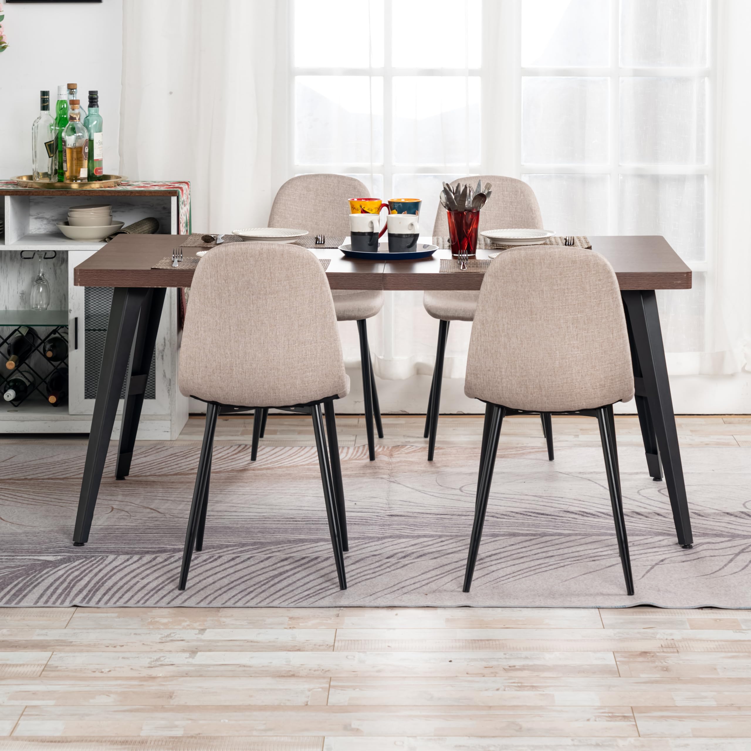 Homy Casa Set di 4 sedie da pranzo in morbido tessuto fiammato, stile scandinavo, con gambe in metallo nero, per cucina, sala da pranzo, soggiorno, camera da letto, Beige scuro