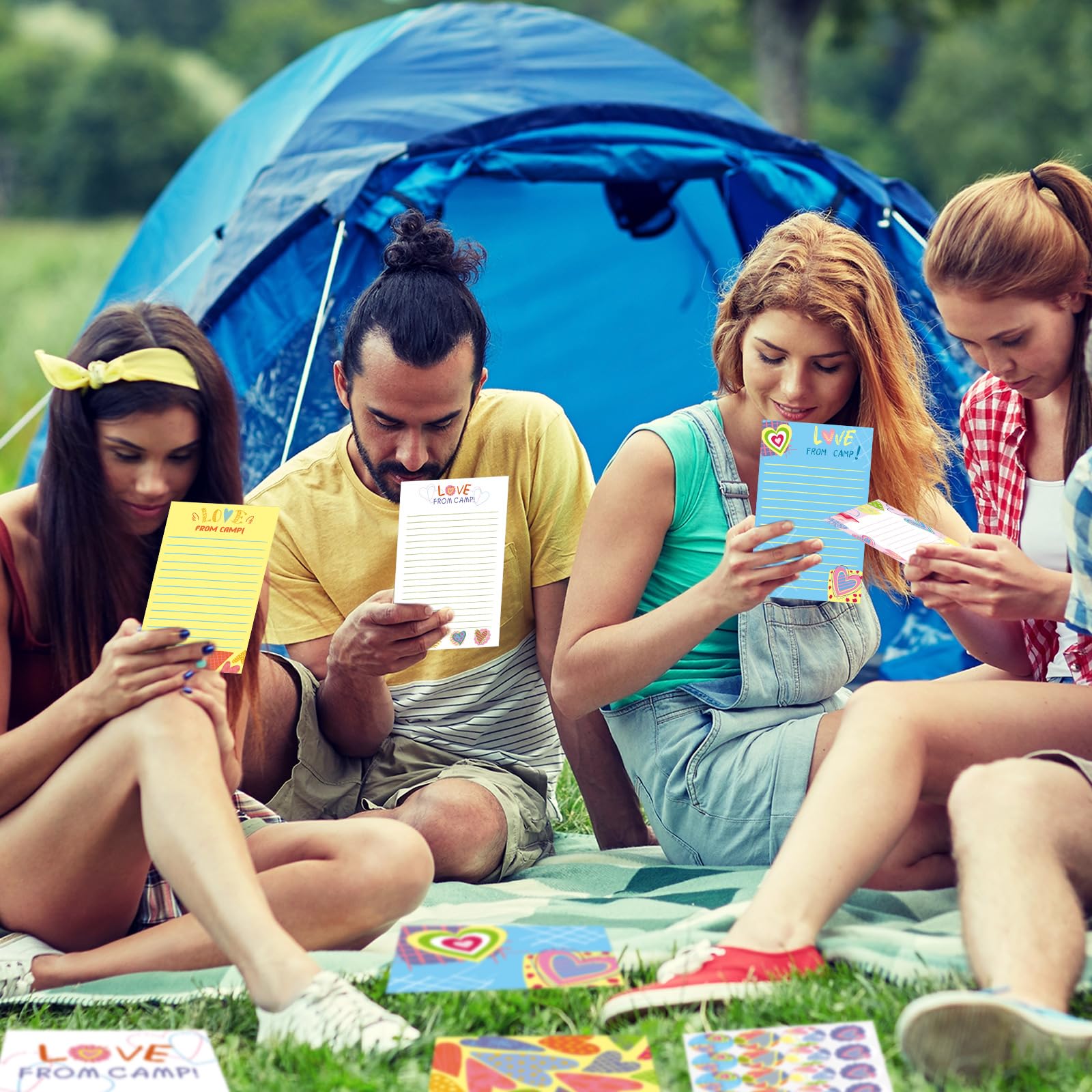 Motipuns El juego de 61 piezas de papelería de corazones de campamento incluye 20 hojas de notas con líneas, 20 sobres, 20 calcomanías y un bolígrafo para fiestas de cumpleaños, campamento,