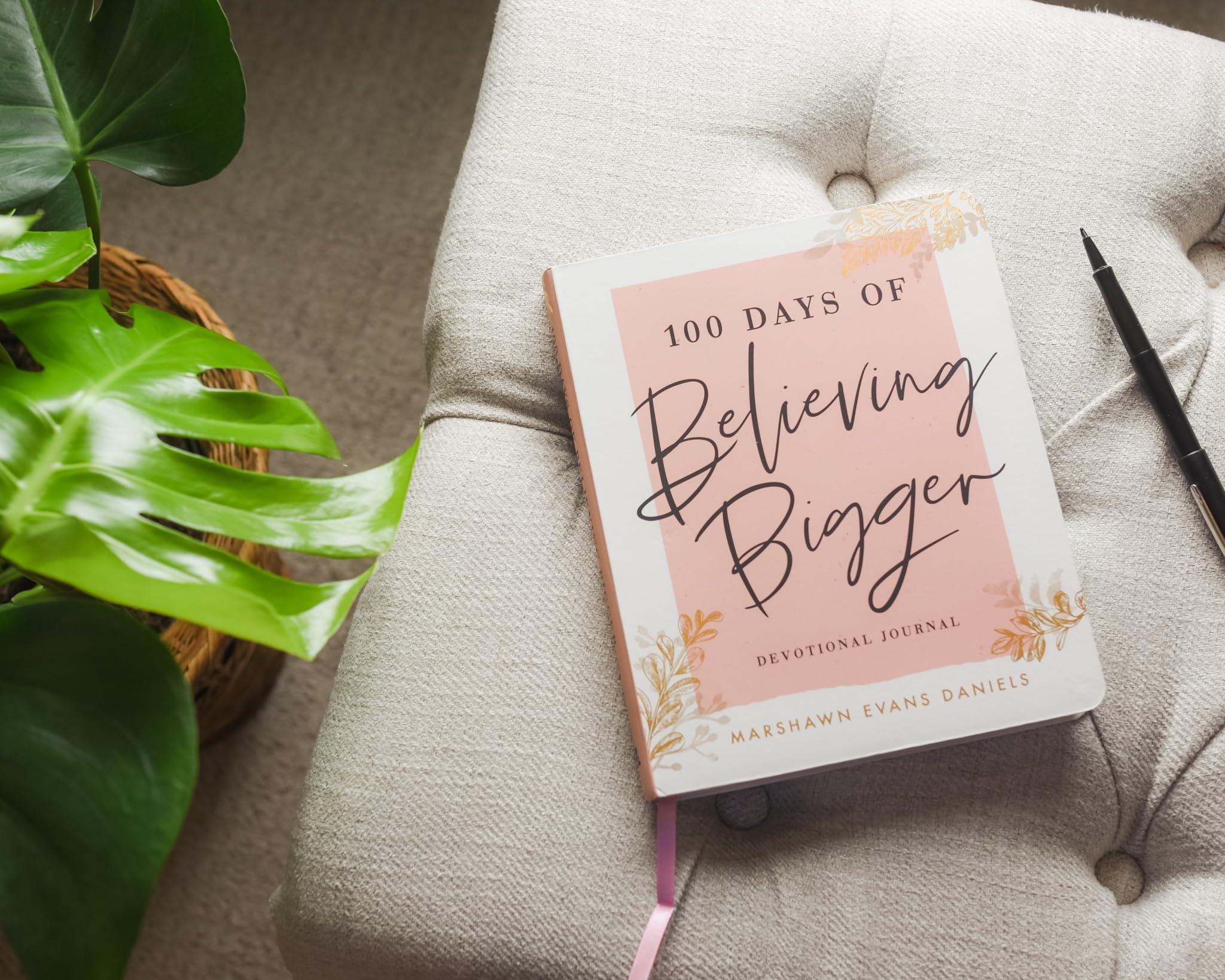 100 Days of Believing Bigger: A Devotional Journal - 100 Daily Devotions to Help You Discover Your True Identity in Christ (The Perfect Gift for Christian Women) — Amazon image 2