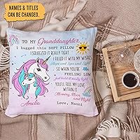 Vista 2 de Hyturtle Almohada Decorativa Personalizada para Nieta (Relleno Incluido) Regalos de la Abuela - Regalos de Cumpleaños y Graduación para Nieta
