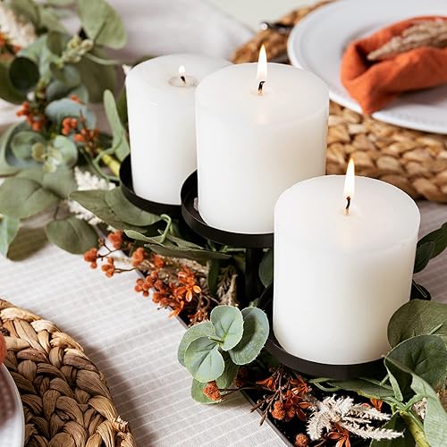 Miniatura 4 de Stratton Home Decor Centro de mesa de candelabros de vela, pequeño soporte para velas de pilar negro con un acabado mate, decoración de portavelas