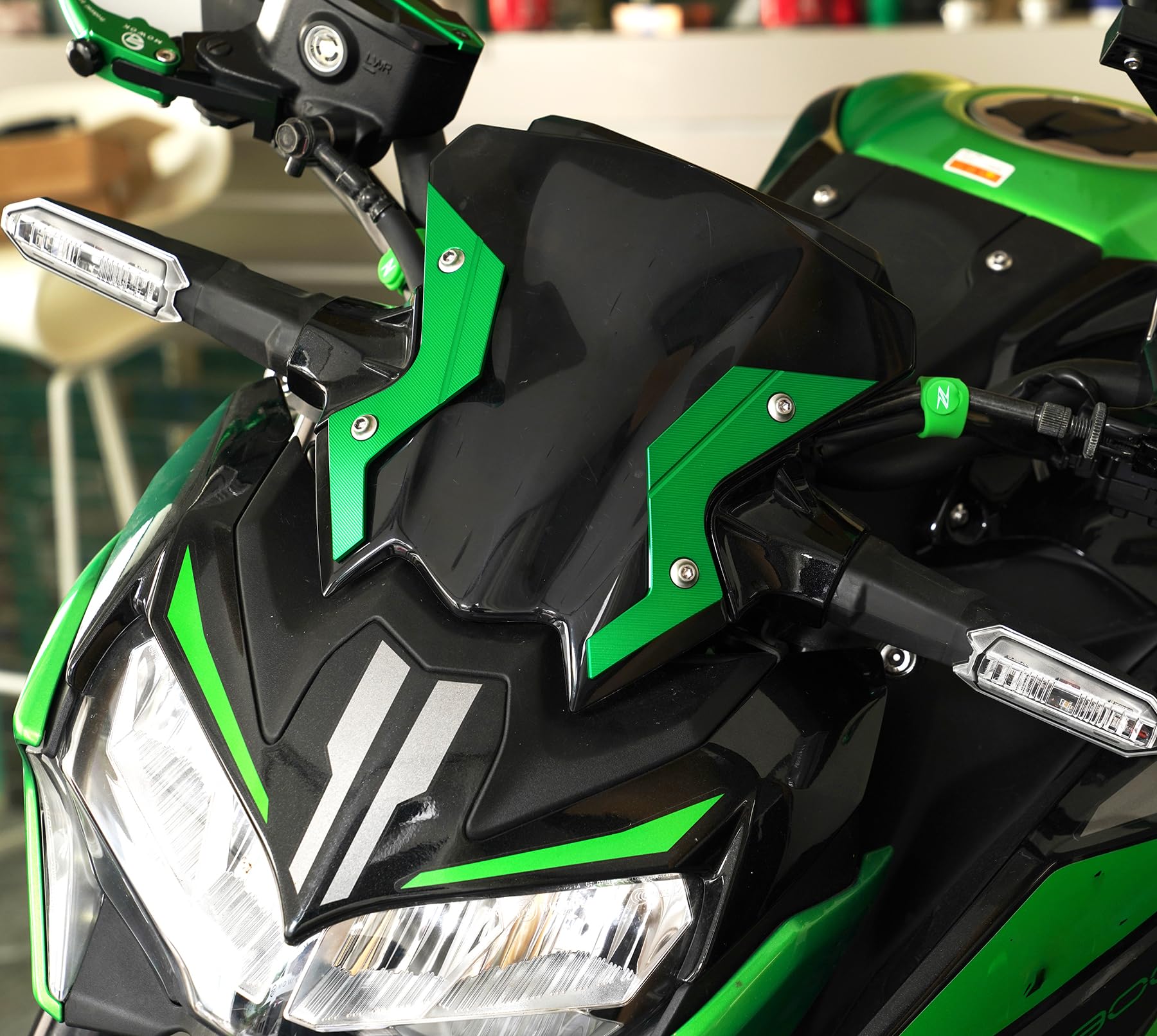 Accessori moto per Kawasaki Z900 Z 650 900 ABS Z900SE 2020-2023 2024 2025 Z650 Alluminio Parabrezza Trim Copertura Decorativa (Verde)