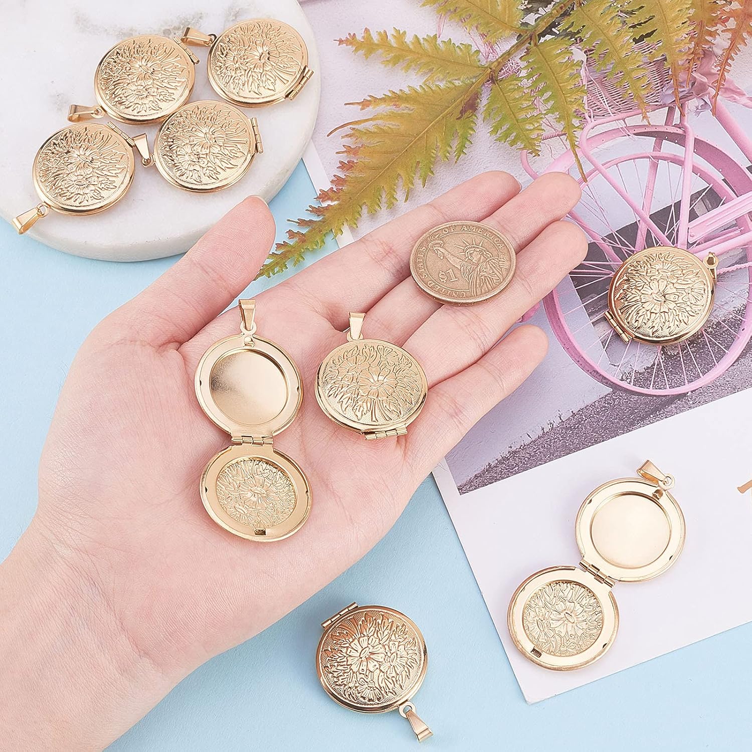 LiQunSweet 10 Pcs Vintage Golden Plated Stainless Steel Memory Photo Picture Pendants Frame Flower Pattern Charms for Necklaces Jewelry Making - 32x27mm