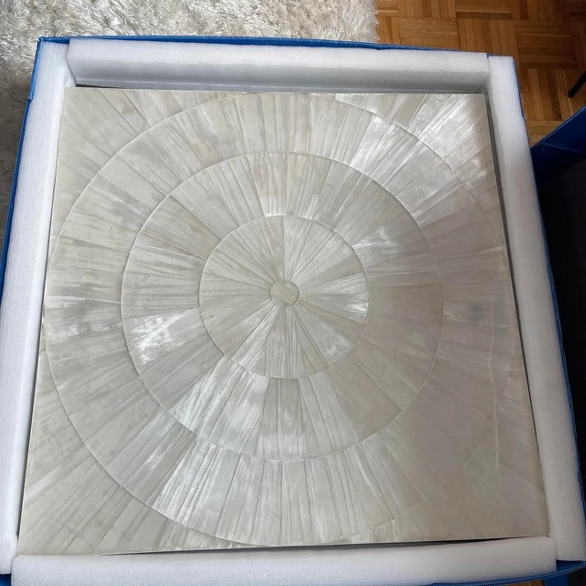 Table basse en sélénite véritable et résine époxy d'art géométrique