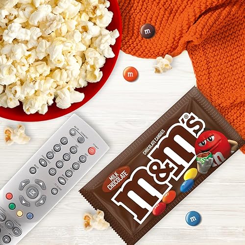 Vista 4 de Caramelos de chocolate con leche de M&M's, bolsa en tamaño de 1.69 oz, caja de 36
