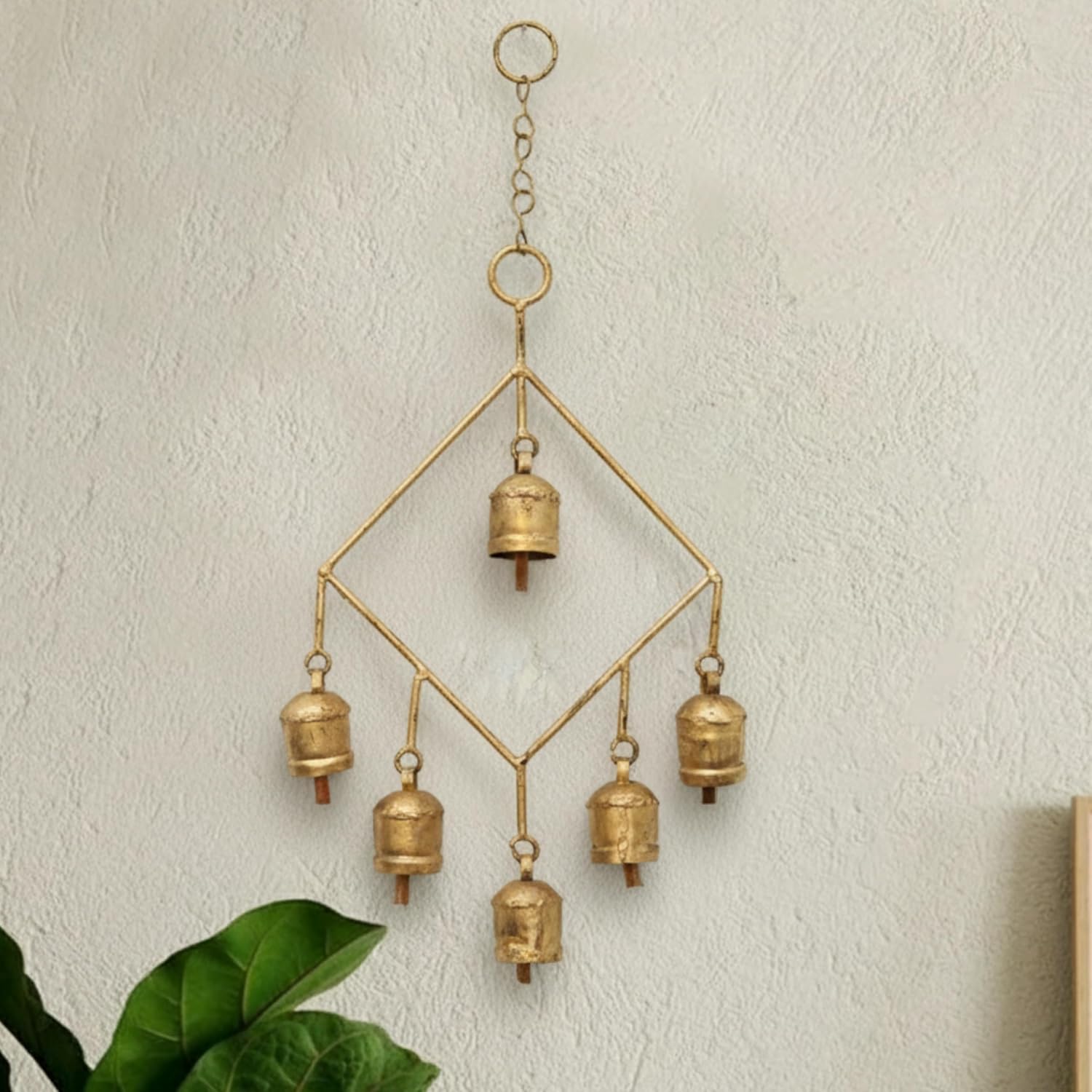 Handmade Rustic 6 Bells Hanging Wind Chime – Vintage Cow Bells on Metal Frame, Boho Farmhouse Wall Hanging, Wind Chime for Home, Patio, Garden & Christmas Décor