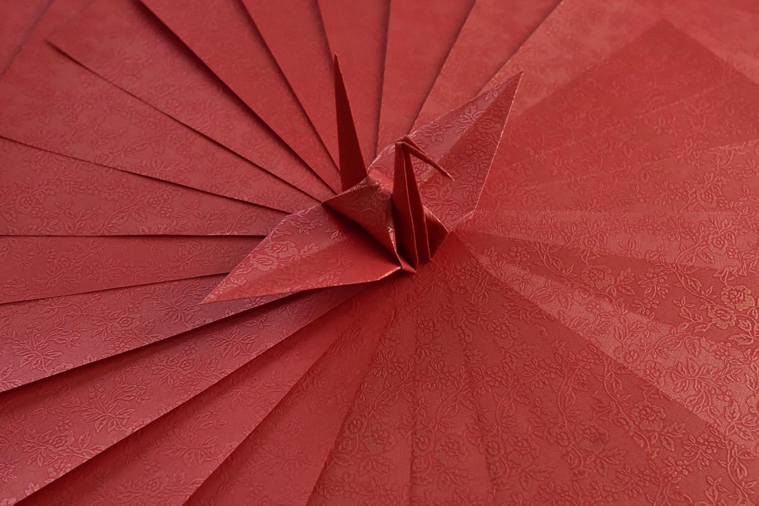 100 Origami Paper Sheets Paper Pack Paper Flower Pattern, Embossing, Pearl Coating for Folding Paper, Origami Cranes,Scrapbook (Red Gold pattern, 6x6 inches)