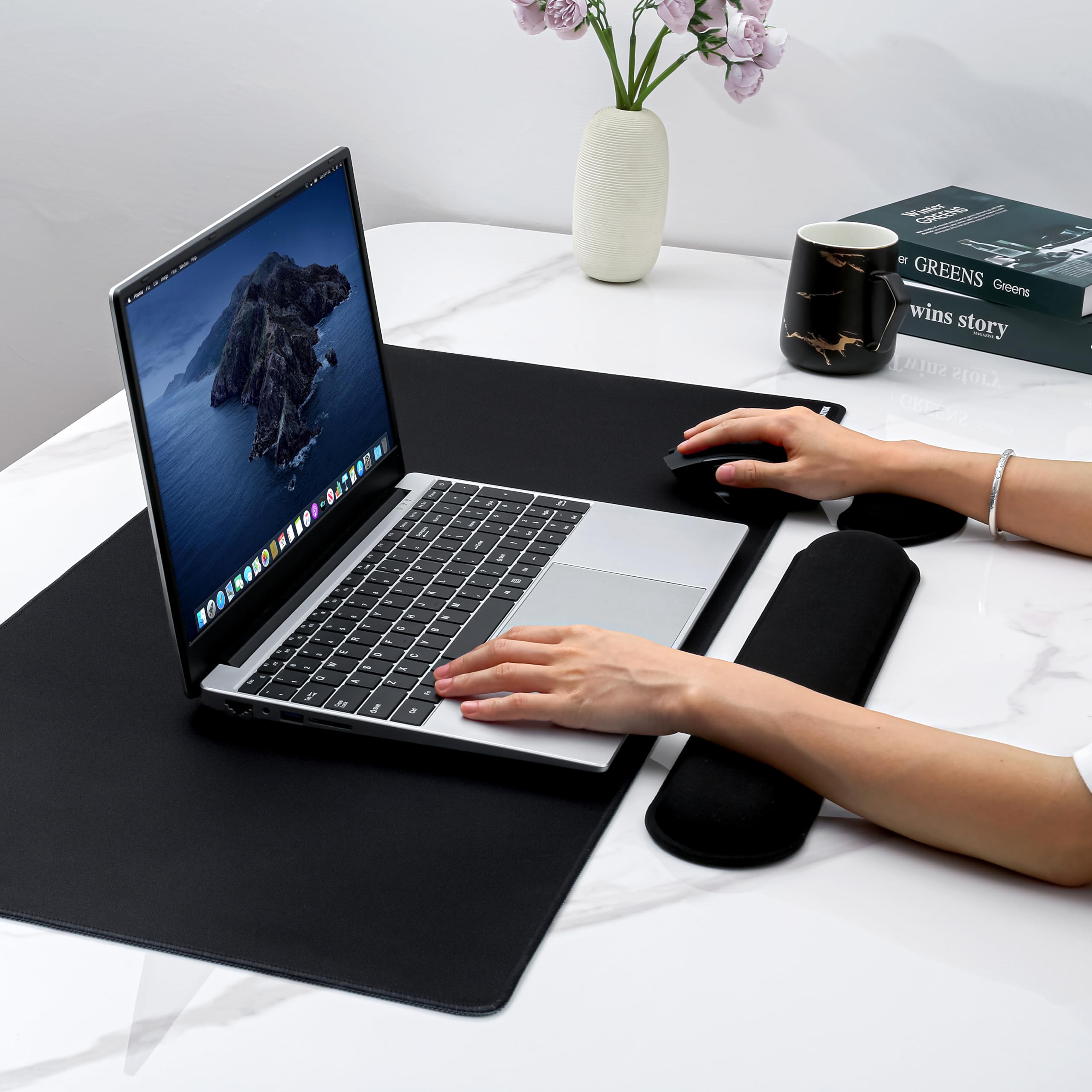 Tapis de Souris XXL 900x400x3 mm avec Repose-Poignet Souris & Clavier | Grand Tapis Ergonomique pour Bureau, Gamer & Professionnel | Imperméable, Antidérapant – sous-Main Confort Durable Noir