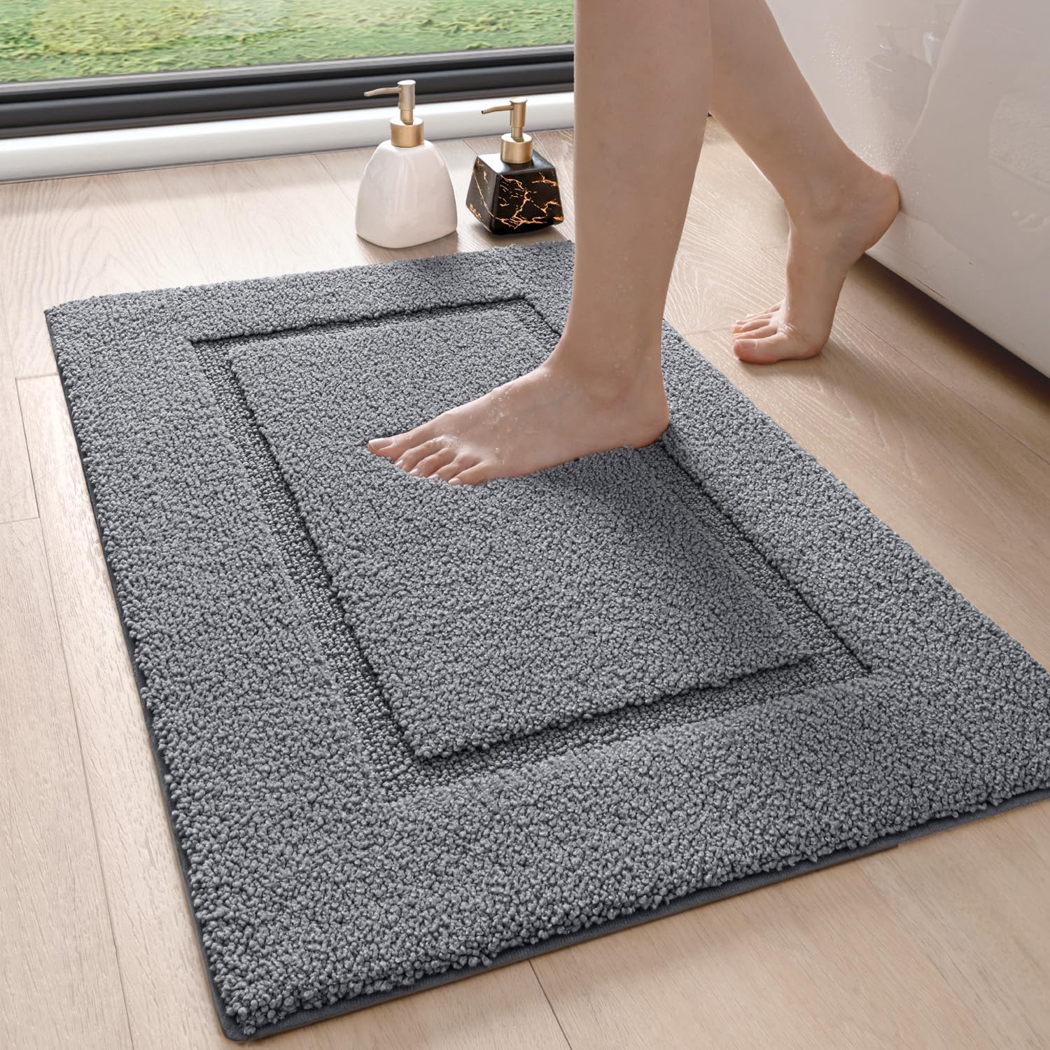 DEXI Badezimmerteppich, Extra Weich & Saugfähig – Rutschfeste Badematte, 40,6 X 61 Cm, Hellgrau