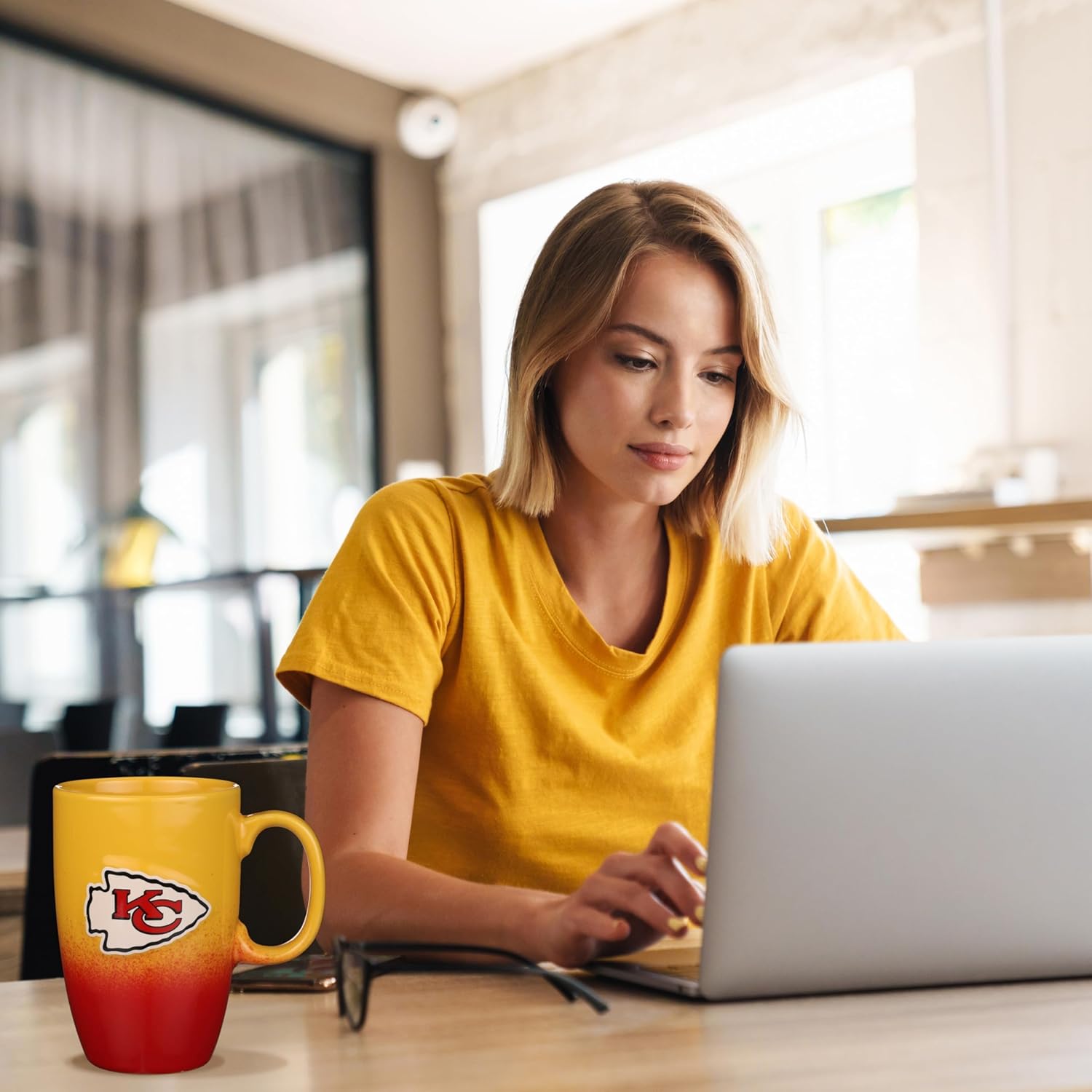 The Memory Company Officially Licensed 22oz Ombre Sculpt Tall Mug, Kansas City Chiefs - Image 9