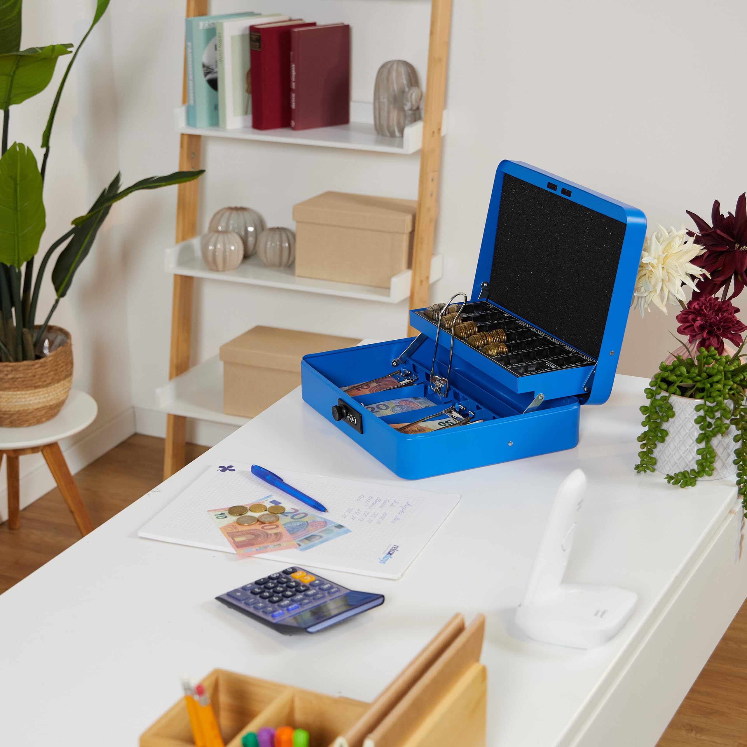 Relaxdays Cassetta con Combinazione Numerica a 3 Cifre, per Banconote, Scomparto per Monete, 8,5x30,5x25 cm, Blu, Ferro
