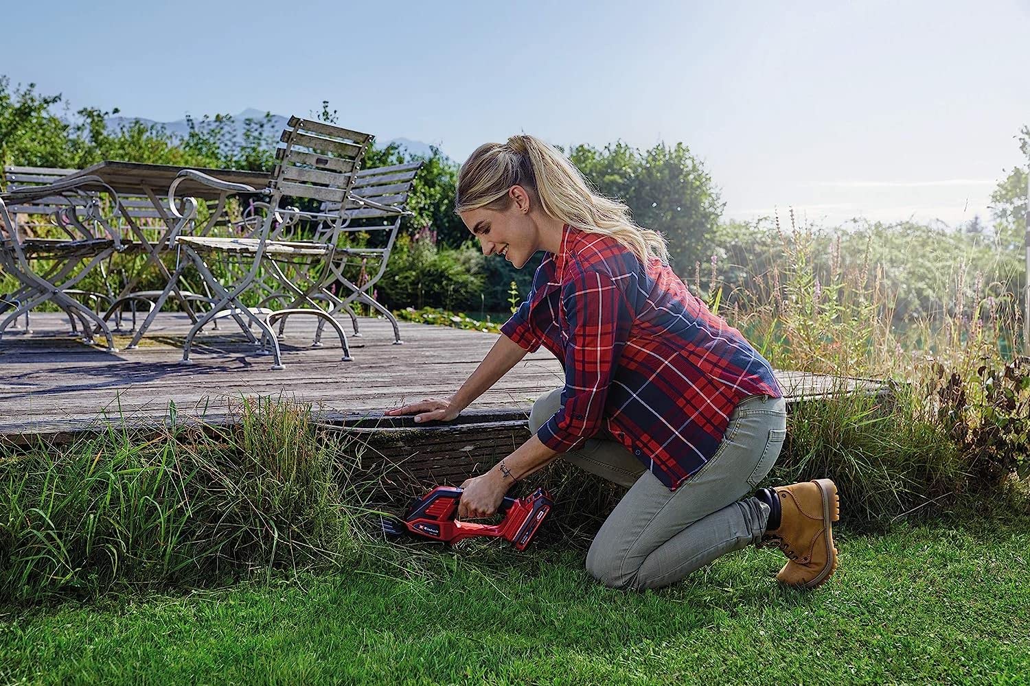 Einhell Cisaille à Gazon et arbustes sans Fil GE-CG 18/100 Li-Solo Power X-Change (Li-ION, 18V, boîte de Vitesses Couverte, Changement de Lame sans Outil) avec Chargeur et Batterie 2,5Ah