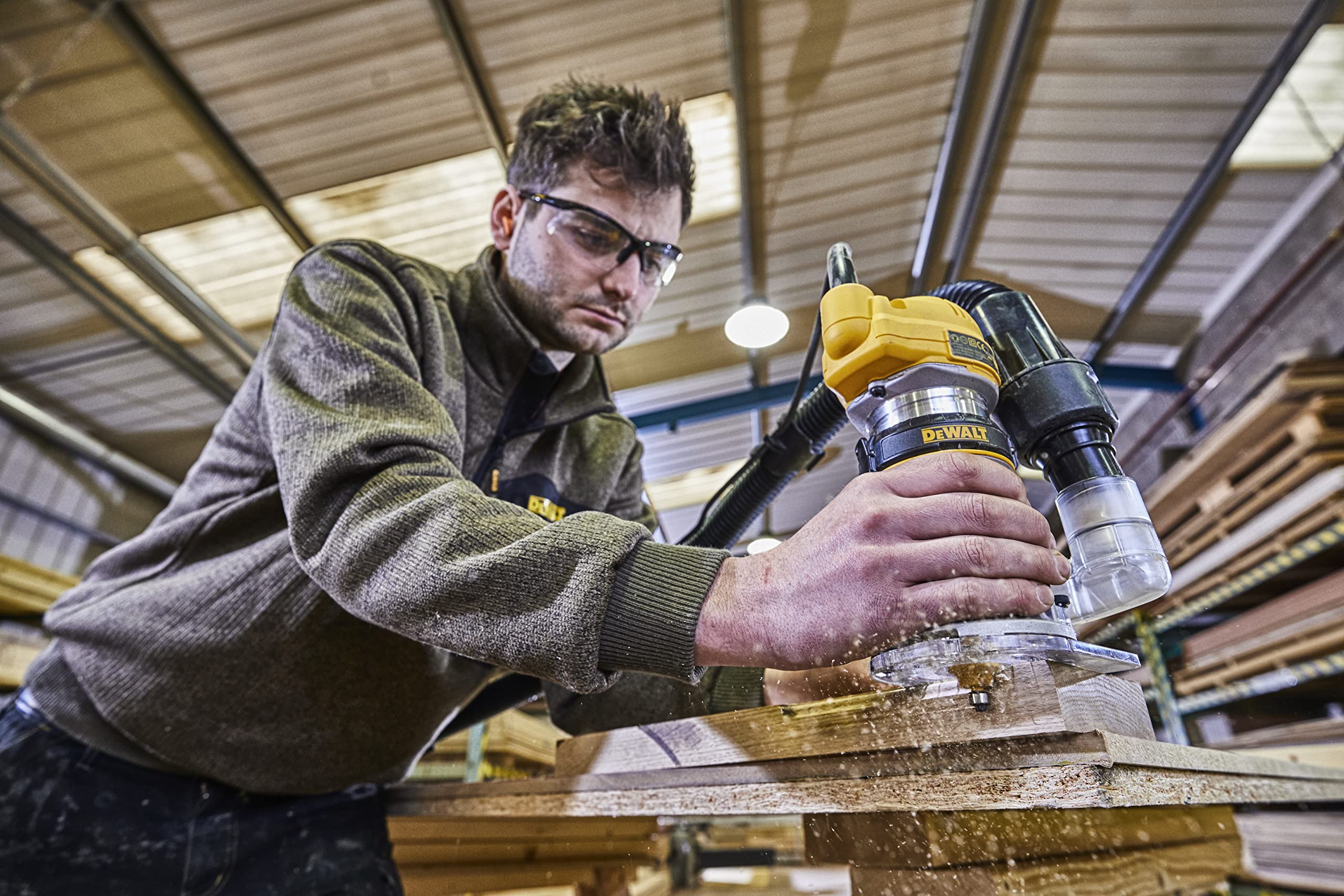 DEWALT Elettrofresatrice Compatta a Base Fissa, 8 mm, 900 W