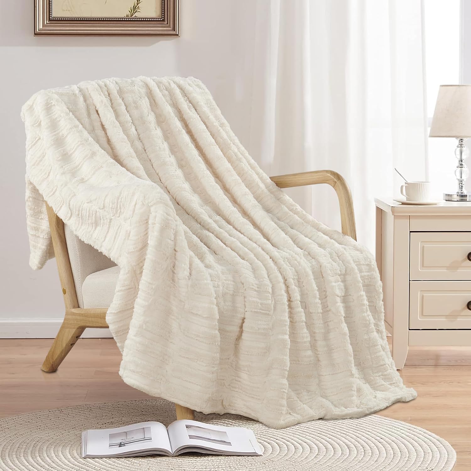 HESTIN Faux Fur Throw Striped Blanket, Soft and Warm Throw Plush Fluffy Blanket for Couch Bedroom Living Room, 50''x60'', White