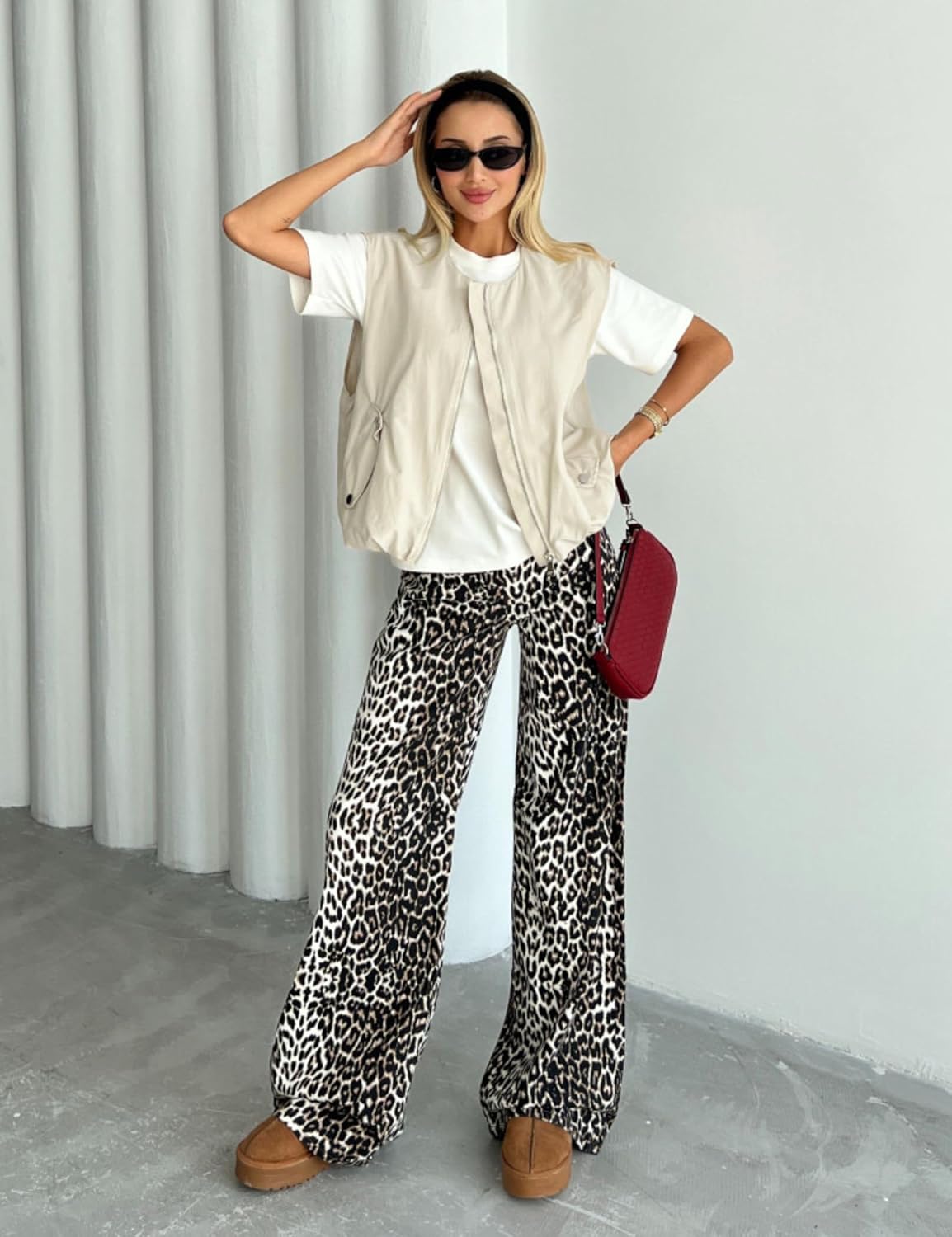 Women's Casual Zip Up Cargo Vest Cropped Sleeveless Ruched Hem Blazer Jackets Tops with Pockets - Image 3