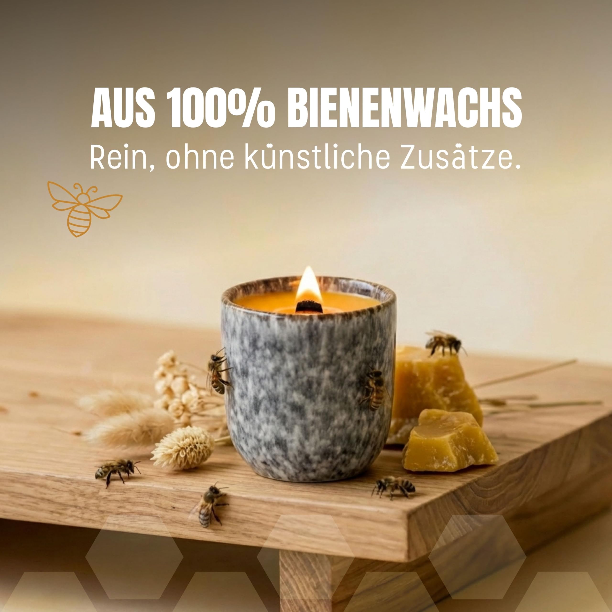 VOM REITER Bienenwachskerze im Keramikbecher mit Holzdocht – Knisterkerze aus 100% reinem Natur-Bienenwachs – 30 h Brenndauer – nachhaltige Geschenkidee (Steingrau)