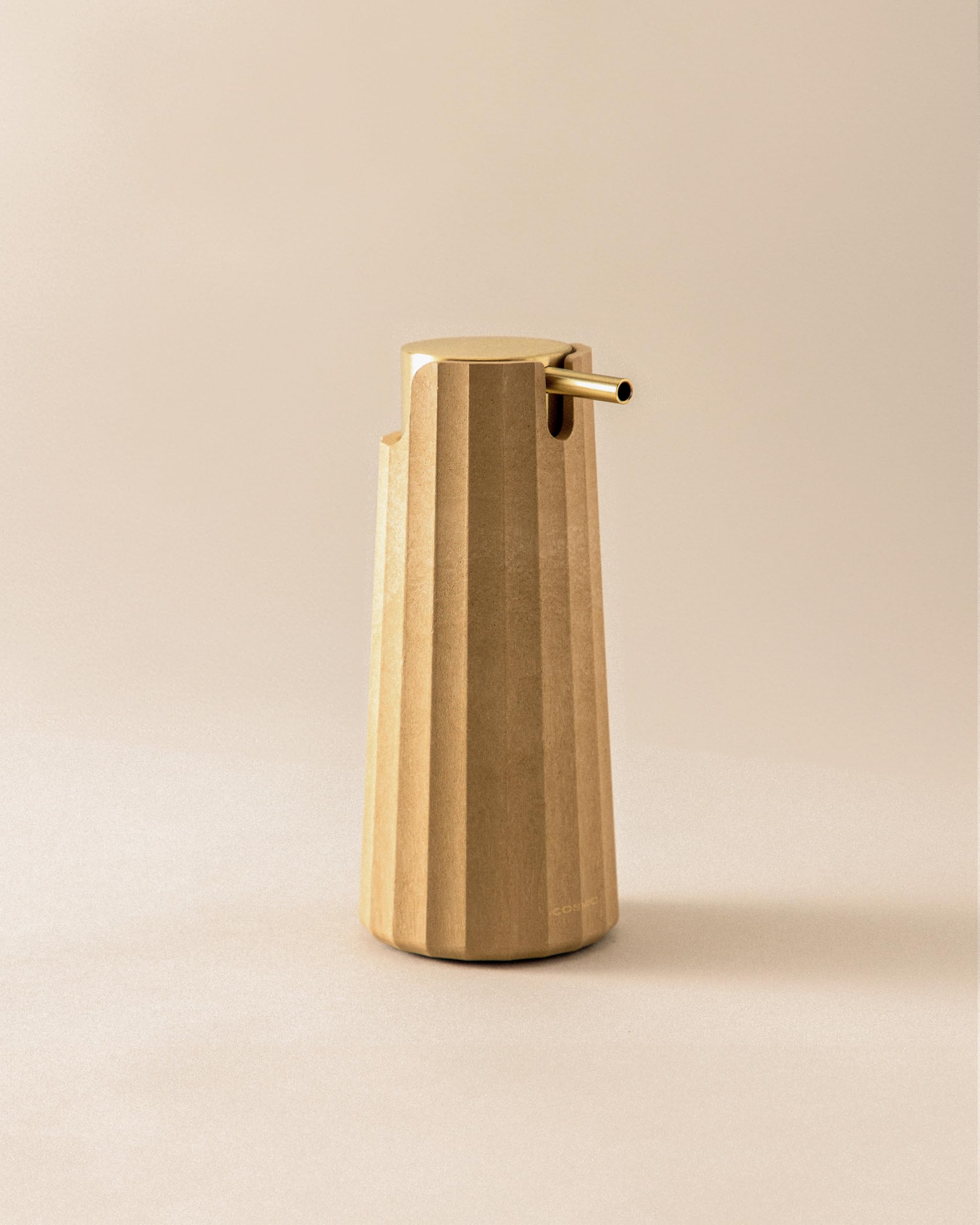 COSMIC Avenir Dispensador de Jabón para Baño de Diseño Moderno y Poligonal. Dosificador de Encimera para Aseo y Cocina de Plástico Reciclado. Accesorio Recargable de 200 Ml en Color Arena Natur