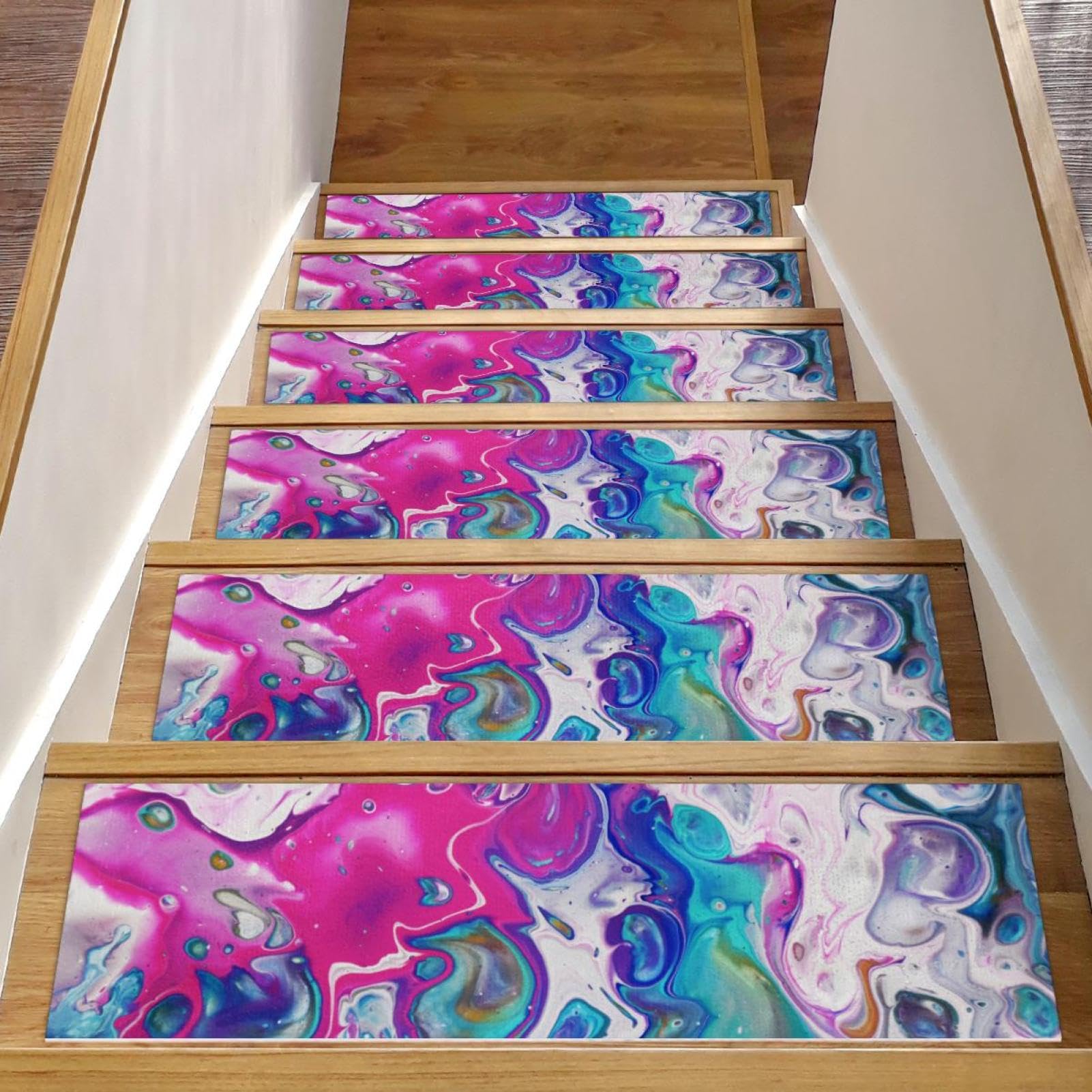 Alfombra para escaleras de madera antideslizante con textura de mármol y seguridad infantil