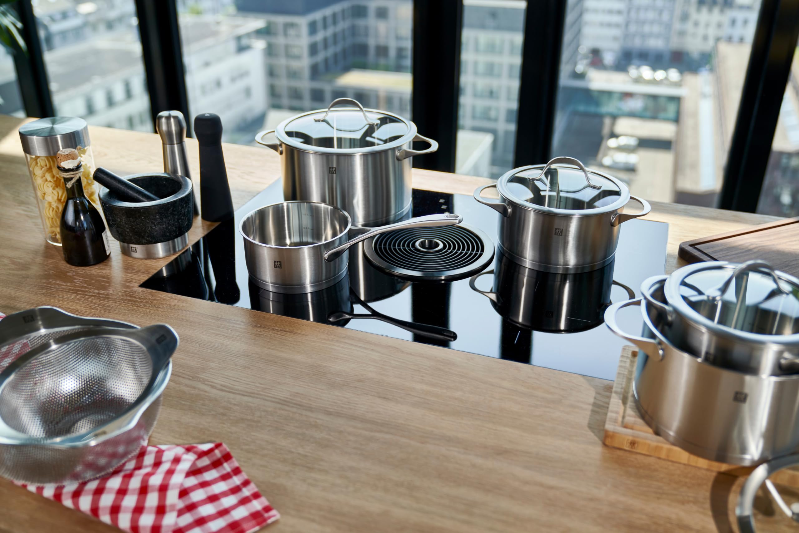 ZWILLING Essence Kochtopf-Set 5-teilig, Induktion, Edelstahl | Ergonomische Griffe, Schüttrand, Innenskala