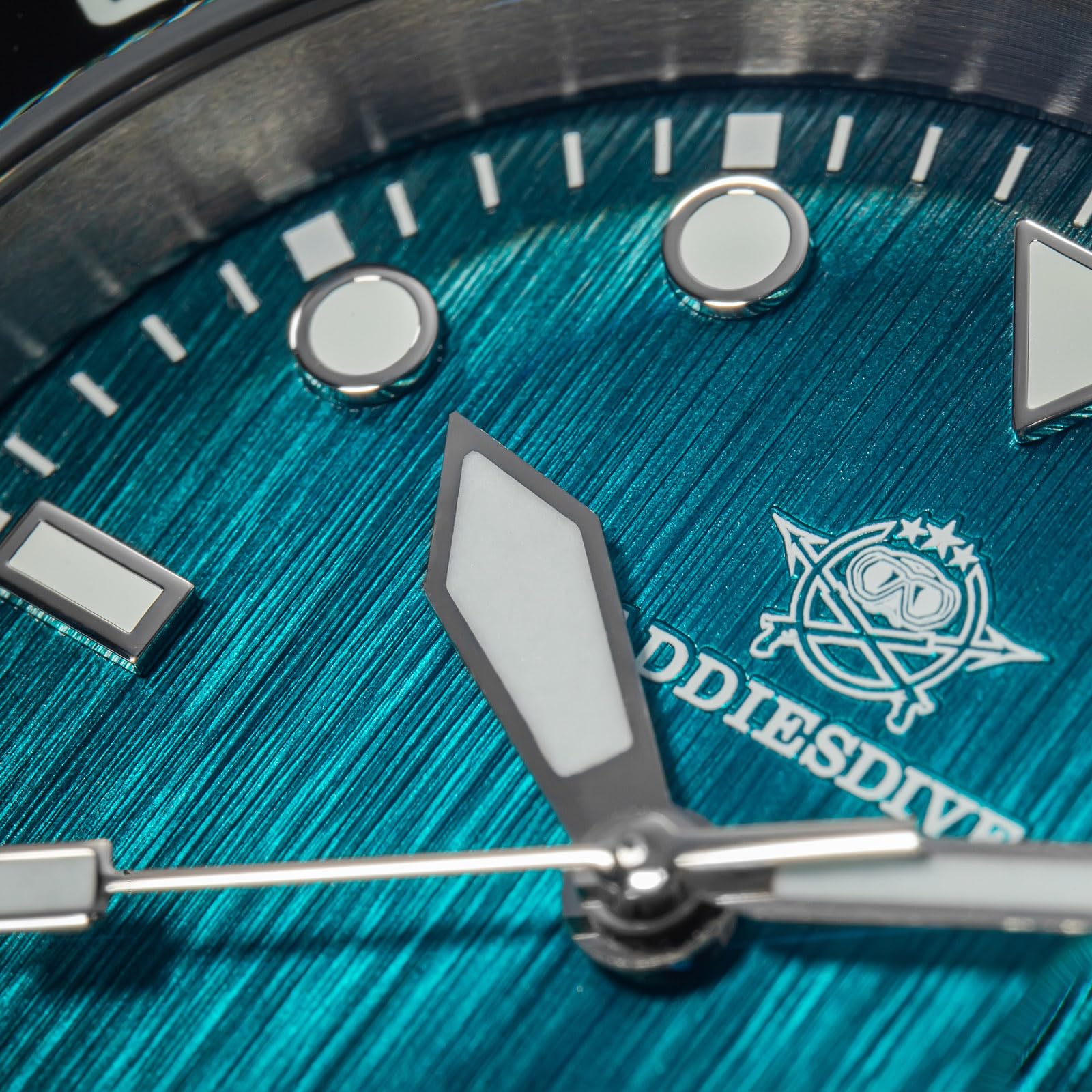 ADDIESDIVE Reloj de Buceo Automático para Hombre Movimiento Mecánico 8215 Resistente al Agua 200m Reloj analógico Bisel de cerámica Cristal de Zafiro Luminosa BGW9 Correa de Acero Inoxidable AD2536